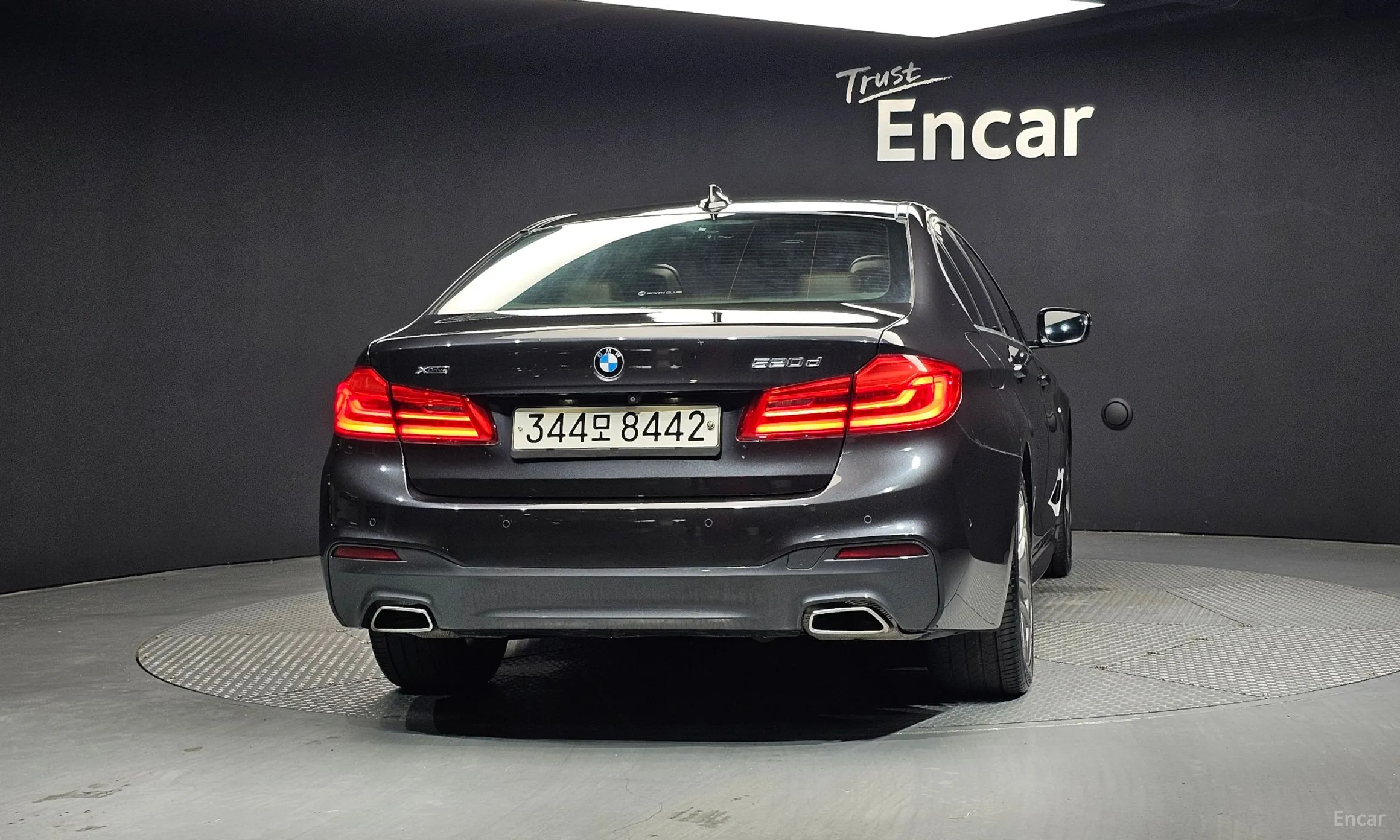 BMW 5 Series (G30) превью 4