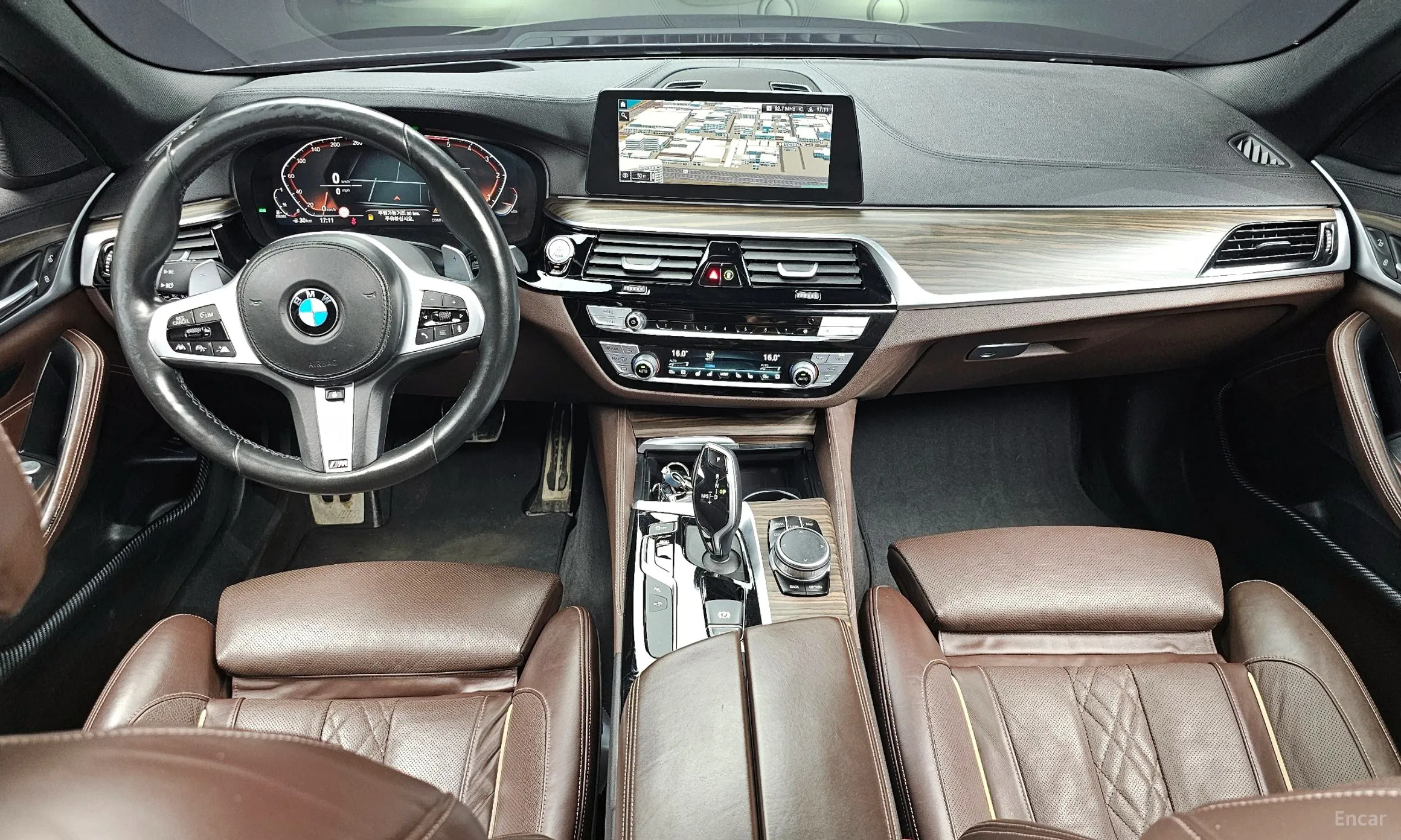 BMW 5 Series (G30) превью 7