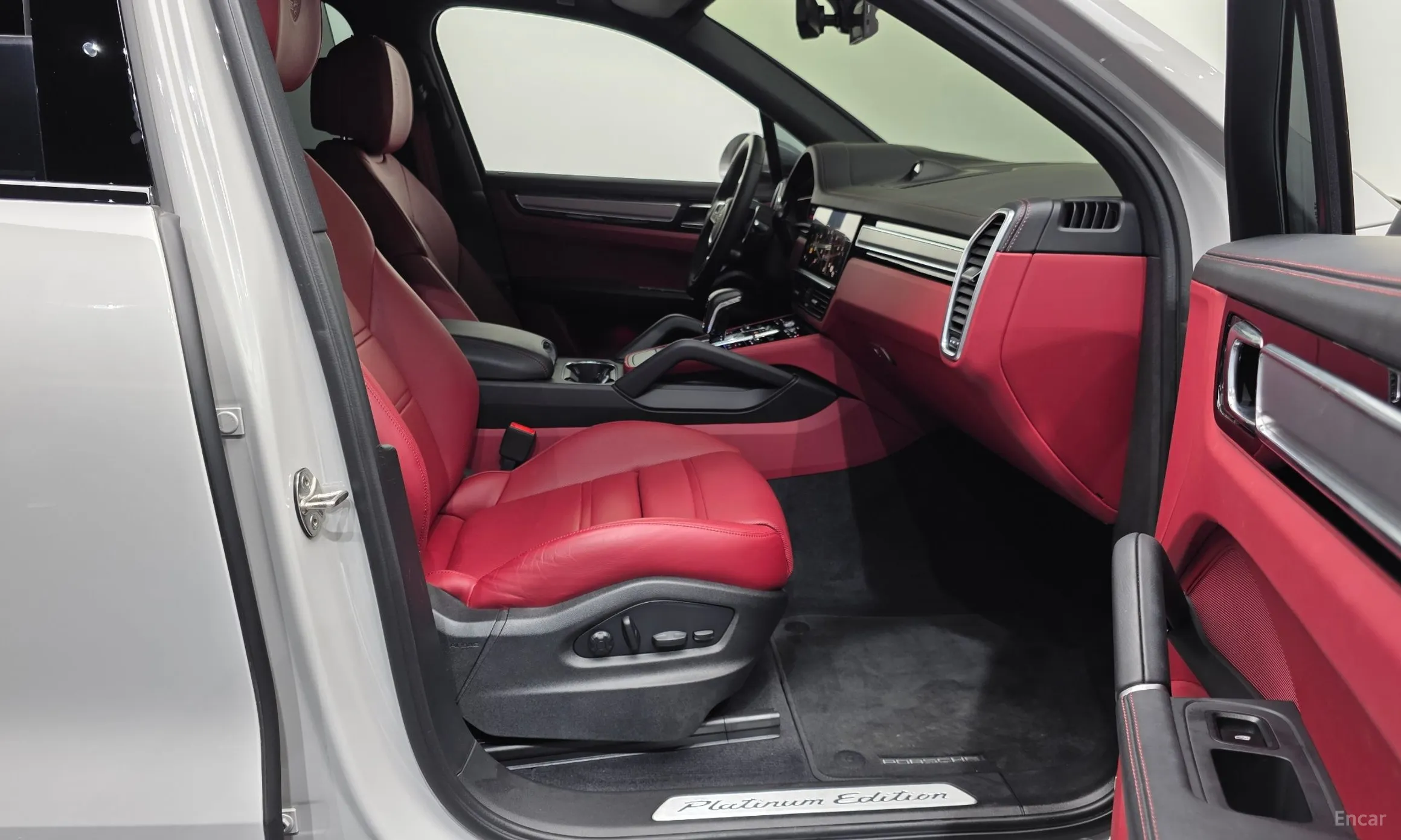 Porsche Cayenne (PO536) превью 11