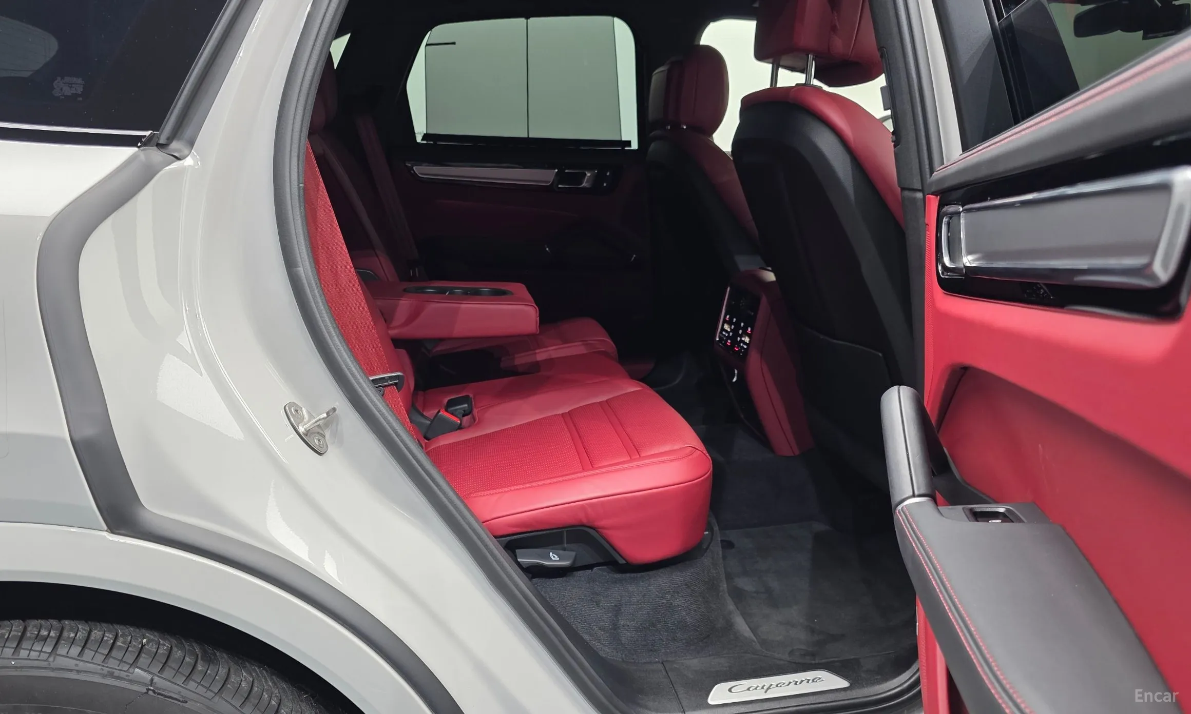 Porsche Cayenne (PO536) превью 12