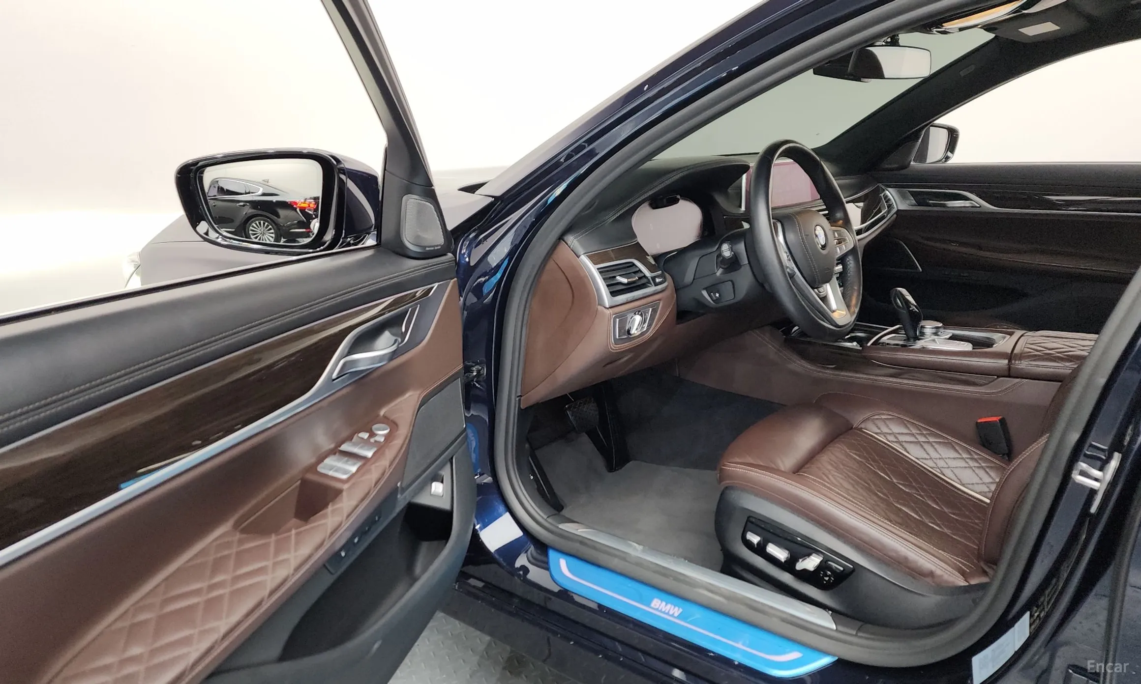 BMW 7 Series (G11) превью 10
