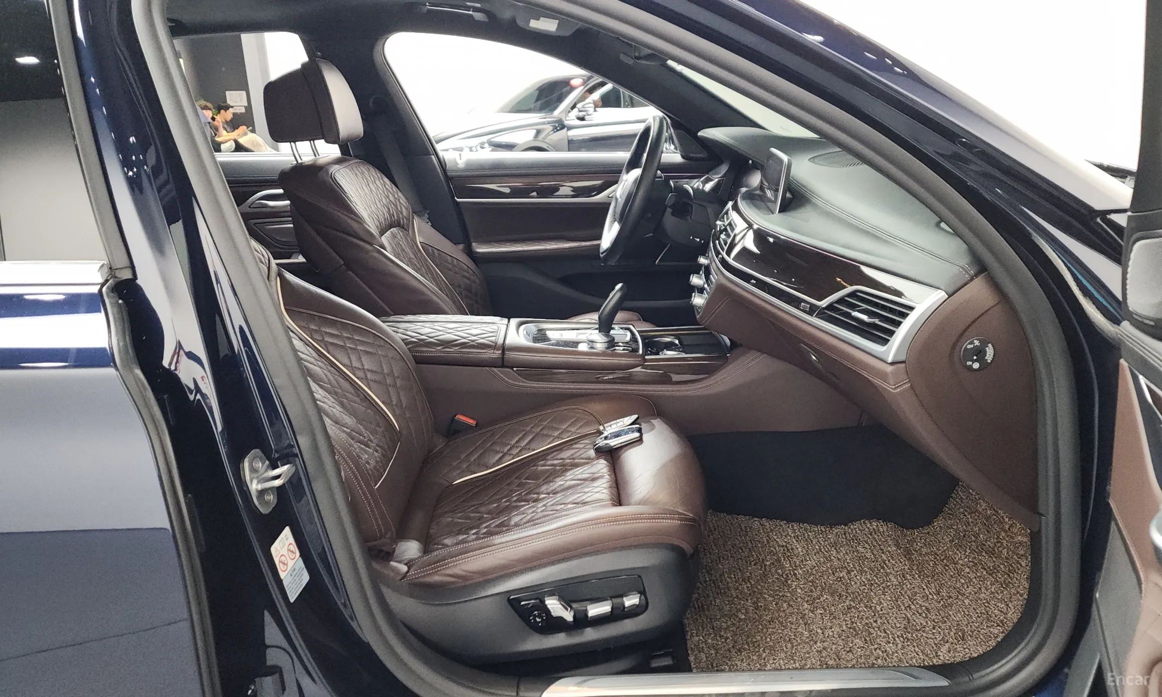 BMW 7 Series (G11) превью 11