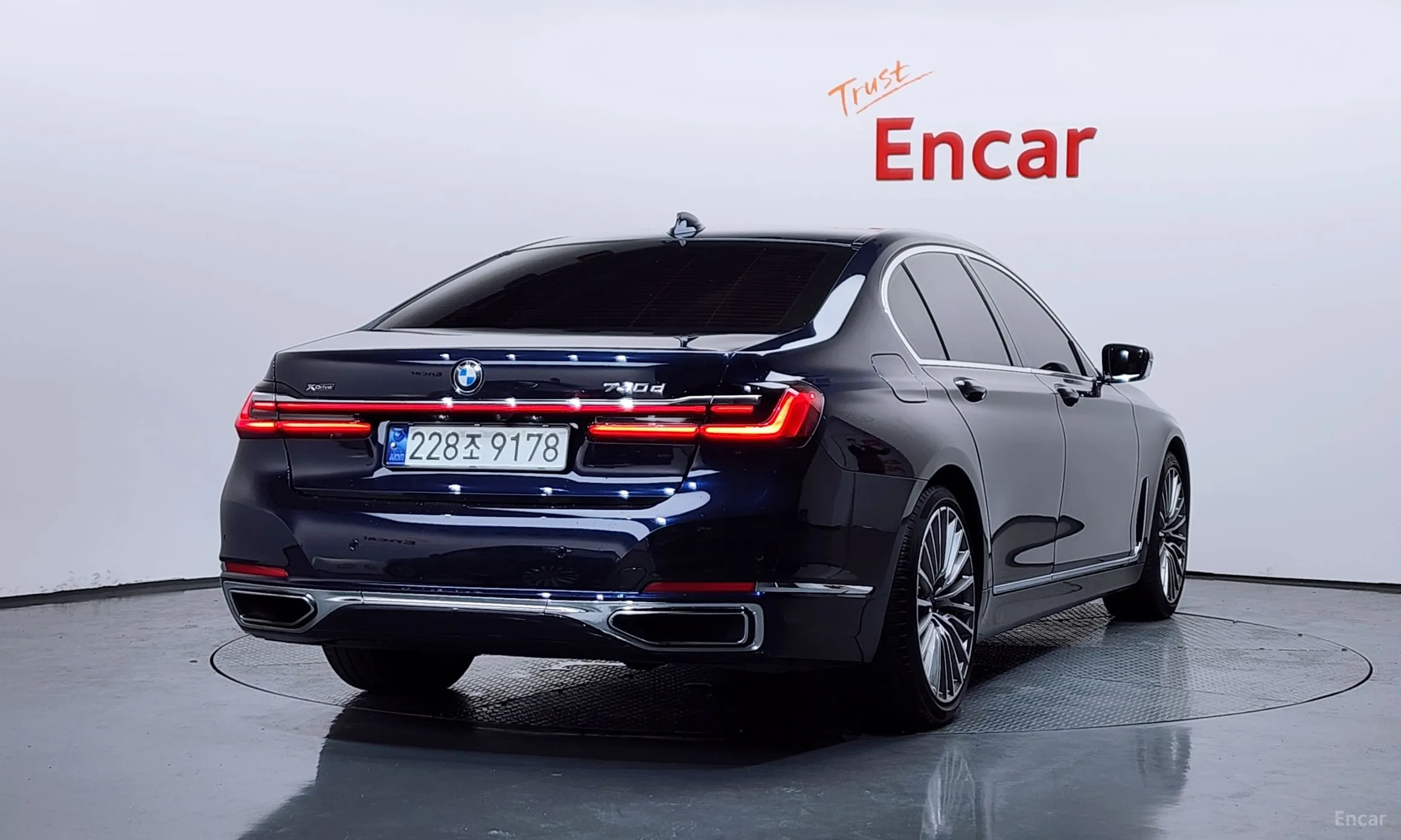 BMW 7 Series (G11) превью 2