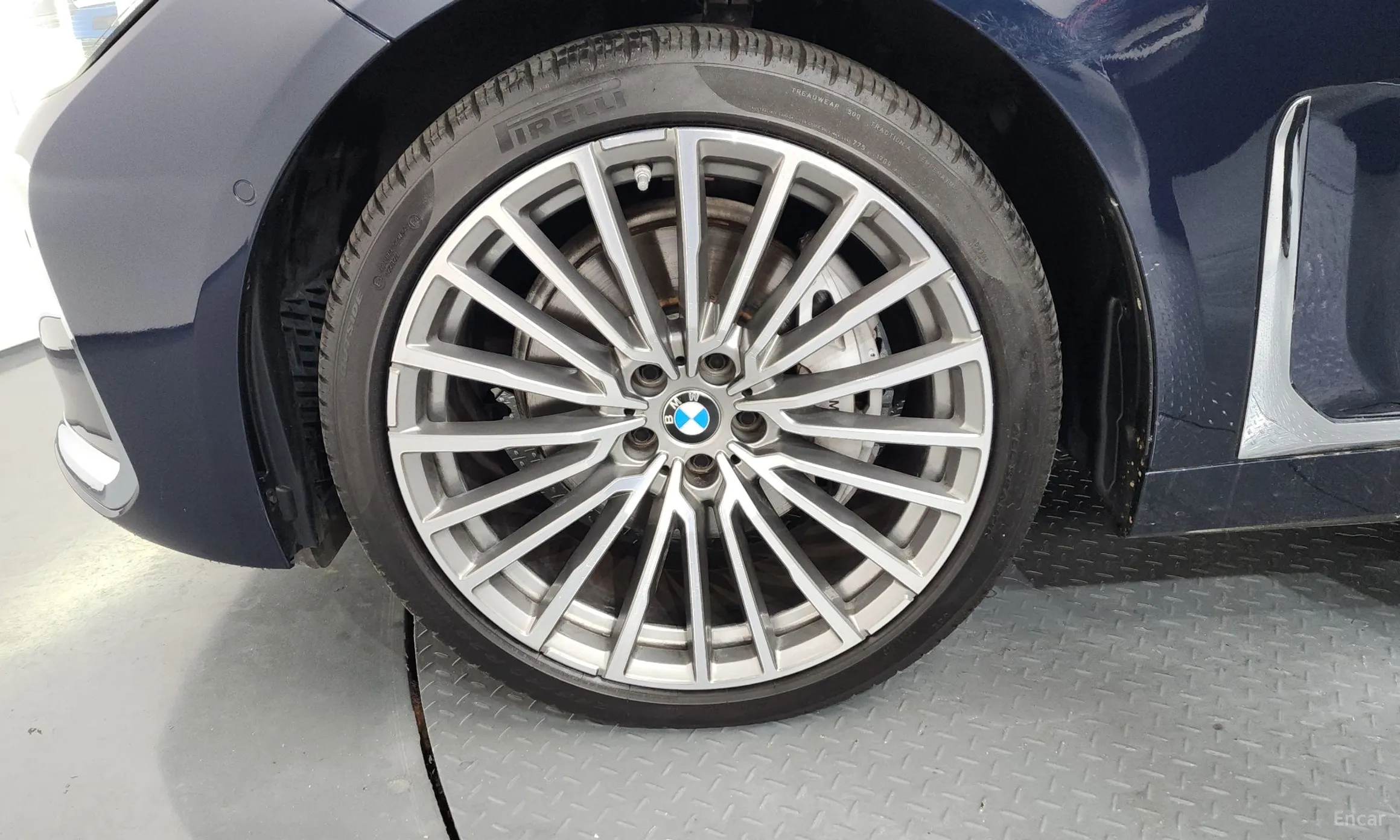 BMW 7 Series (G11) превью 5