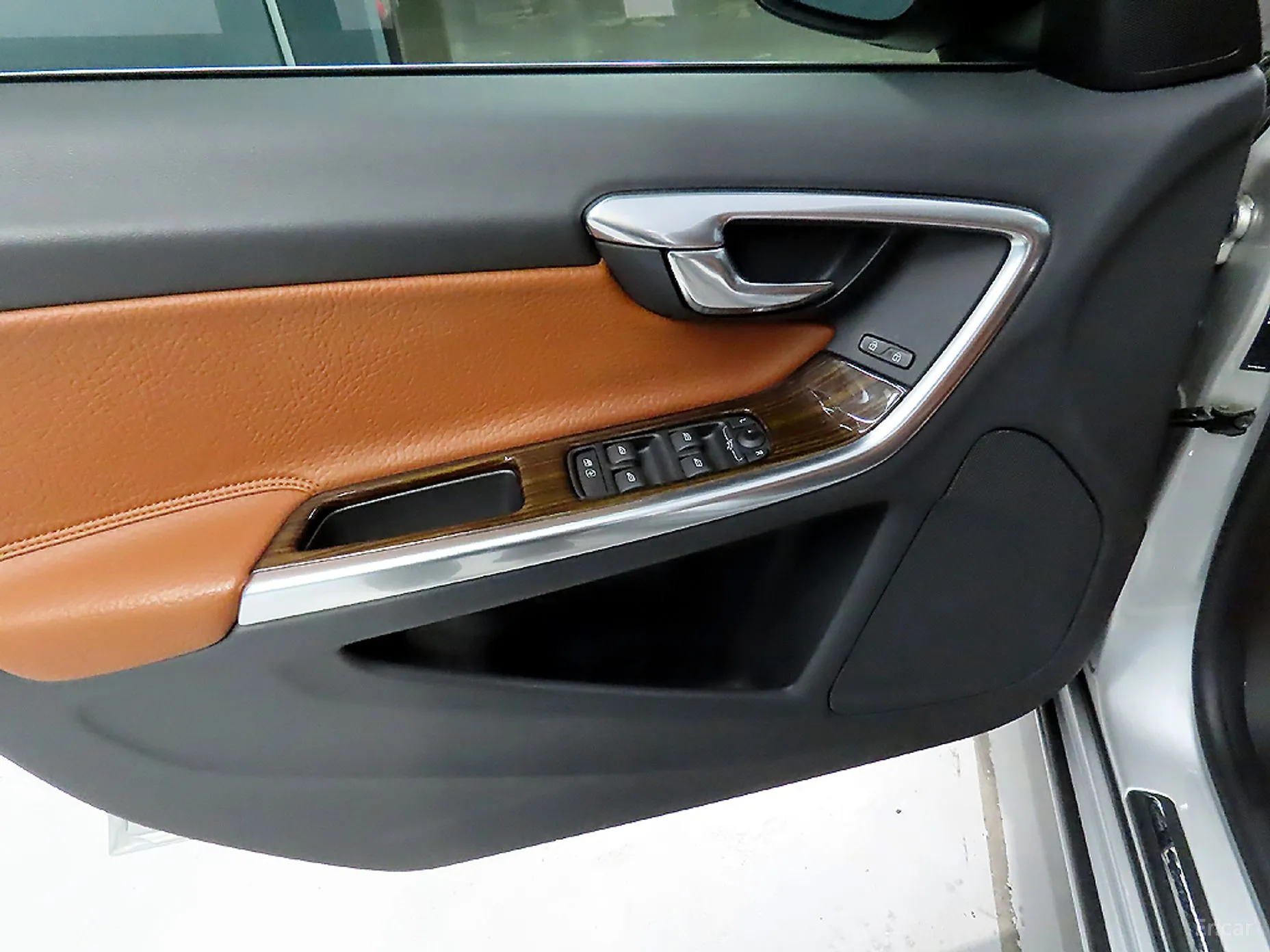 Volvo S60 превью 12