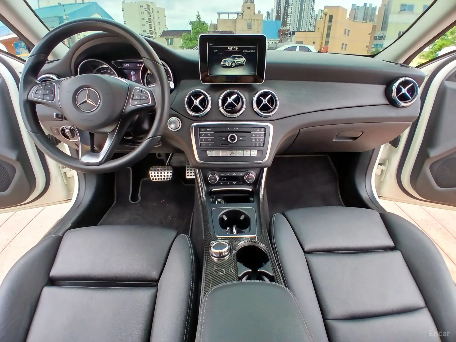 Mercedes Benz GLA-Class X156 превью 10