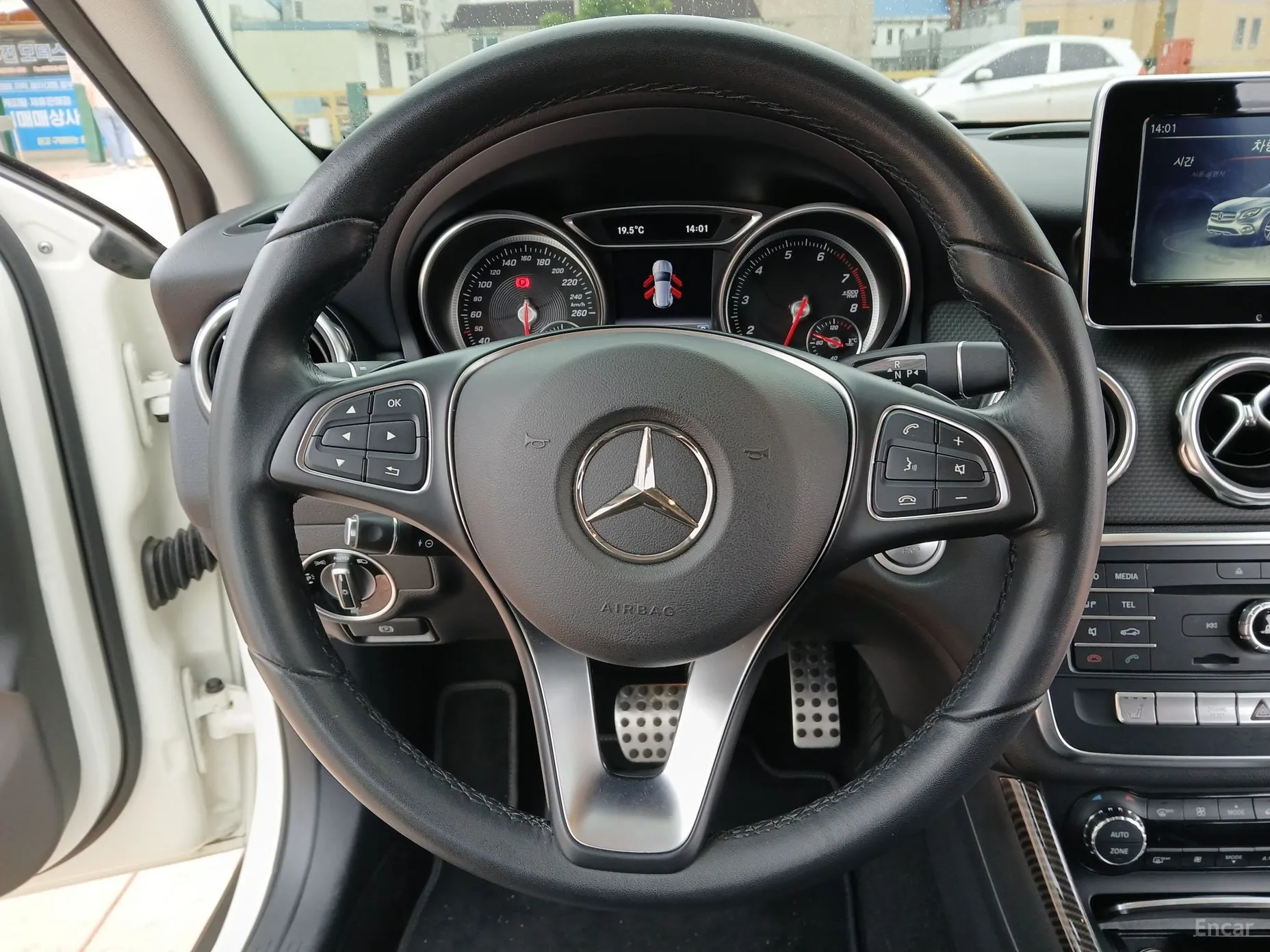 Mercedes Benz GLA-Class X156 превью 13