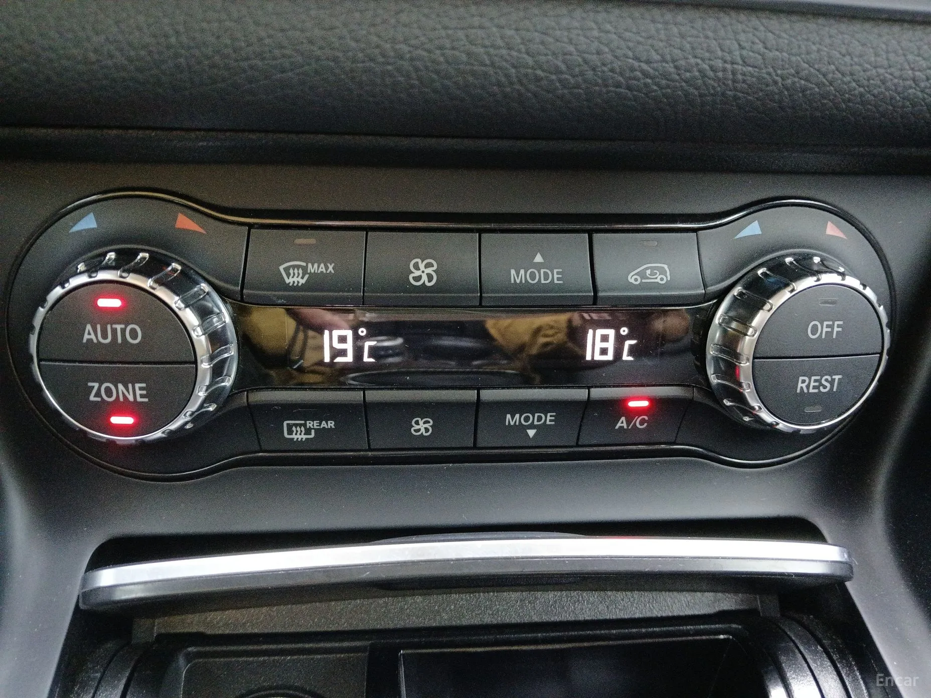 Mercedes Benz GLA-Class X156 превью 17