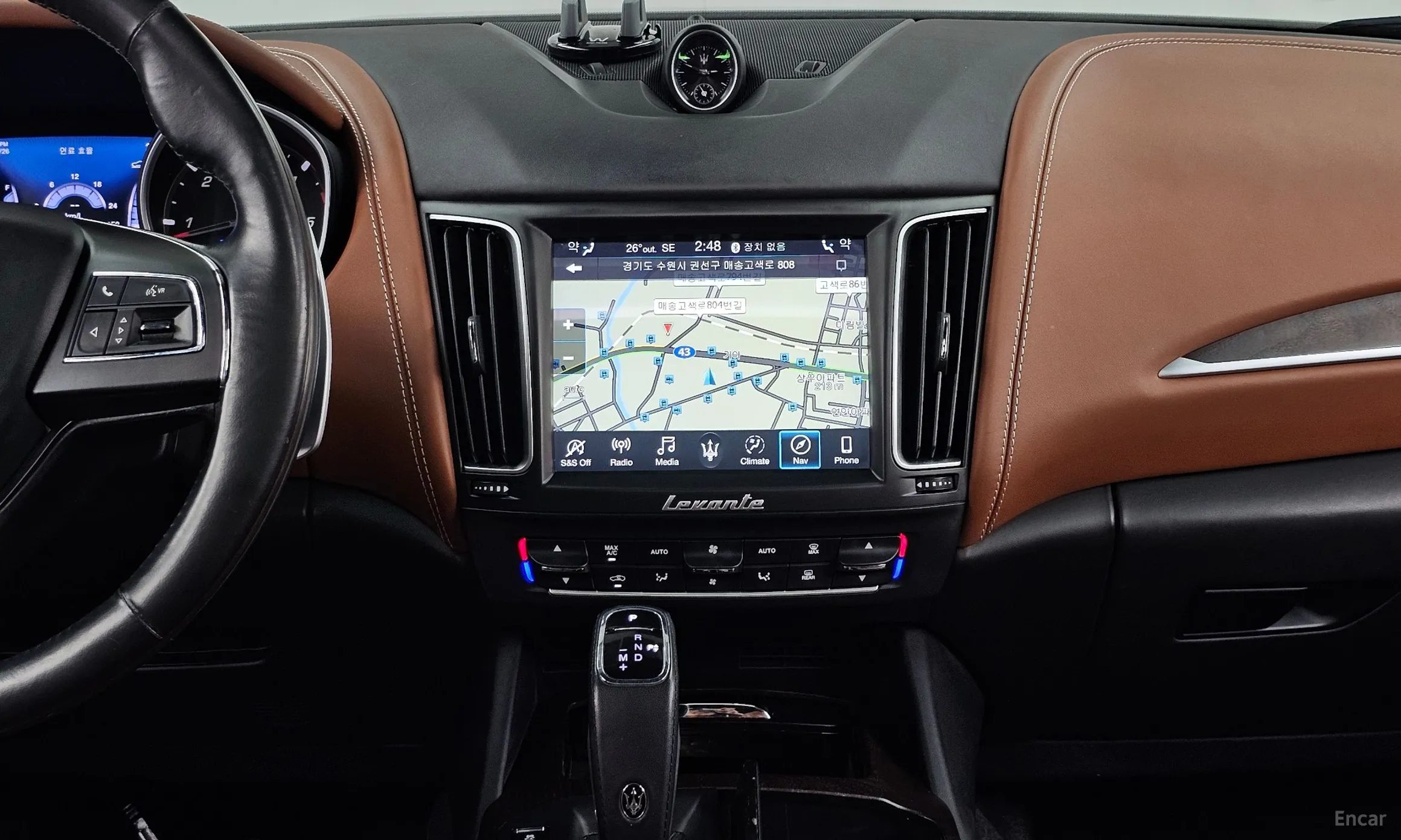 Maserati Levante превью 14
