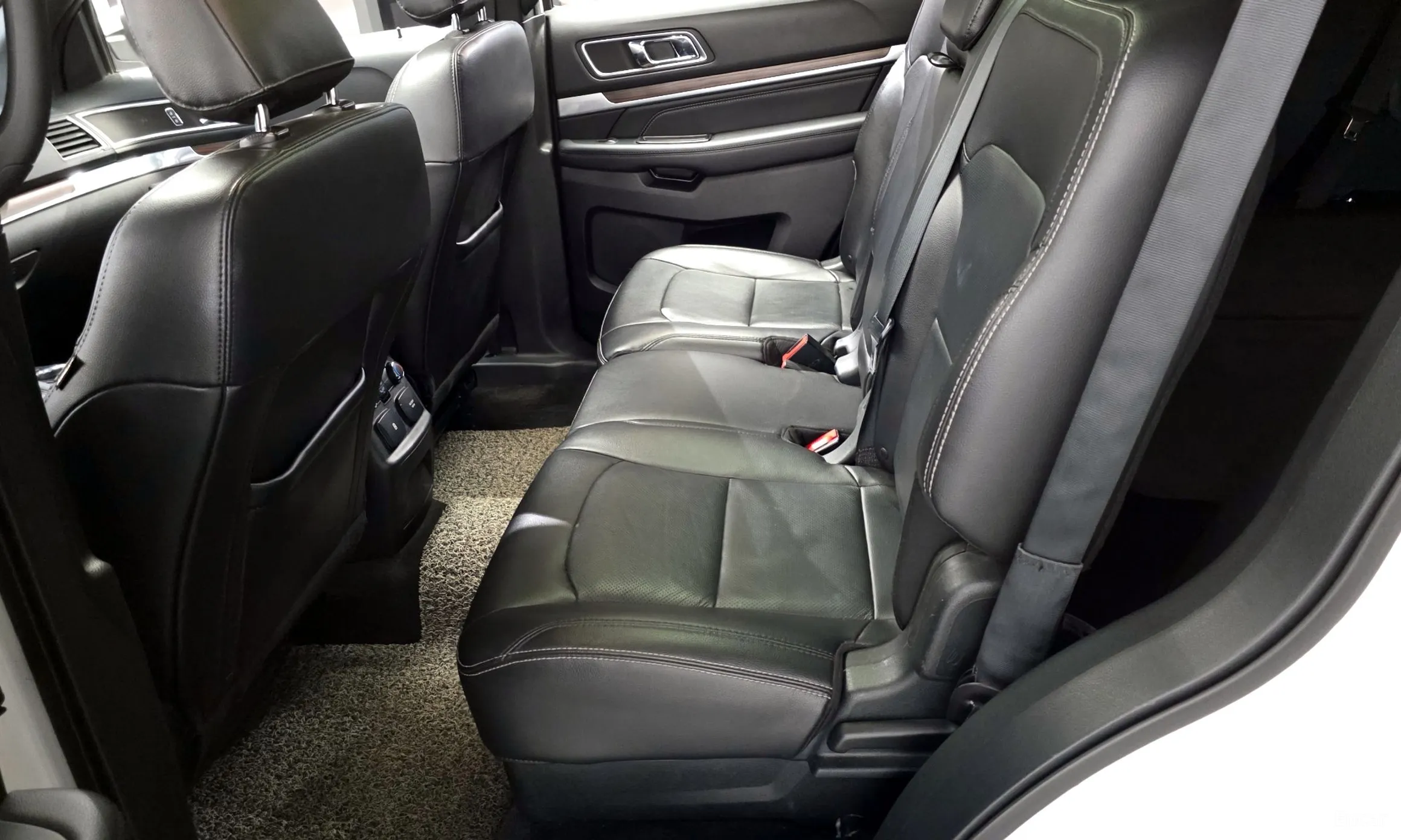 Ford Explorer превью 12