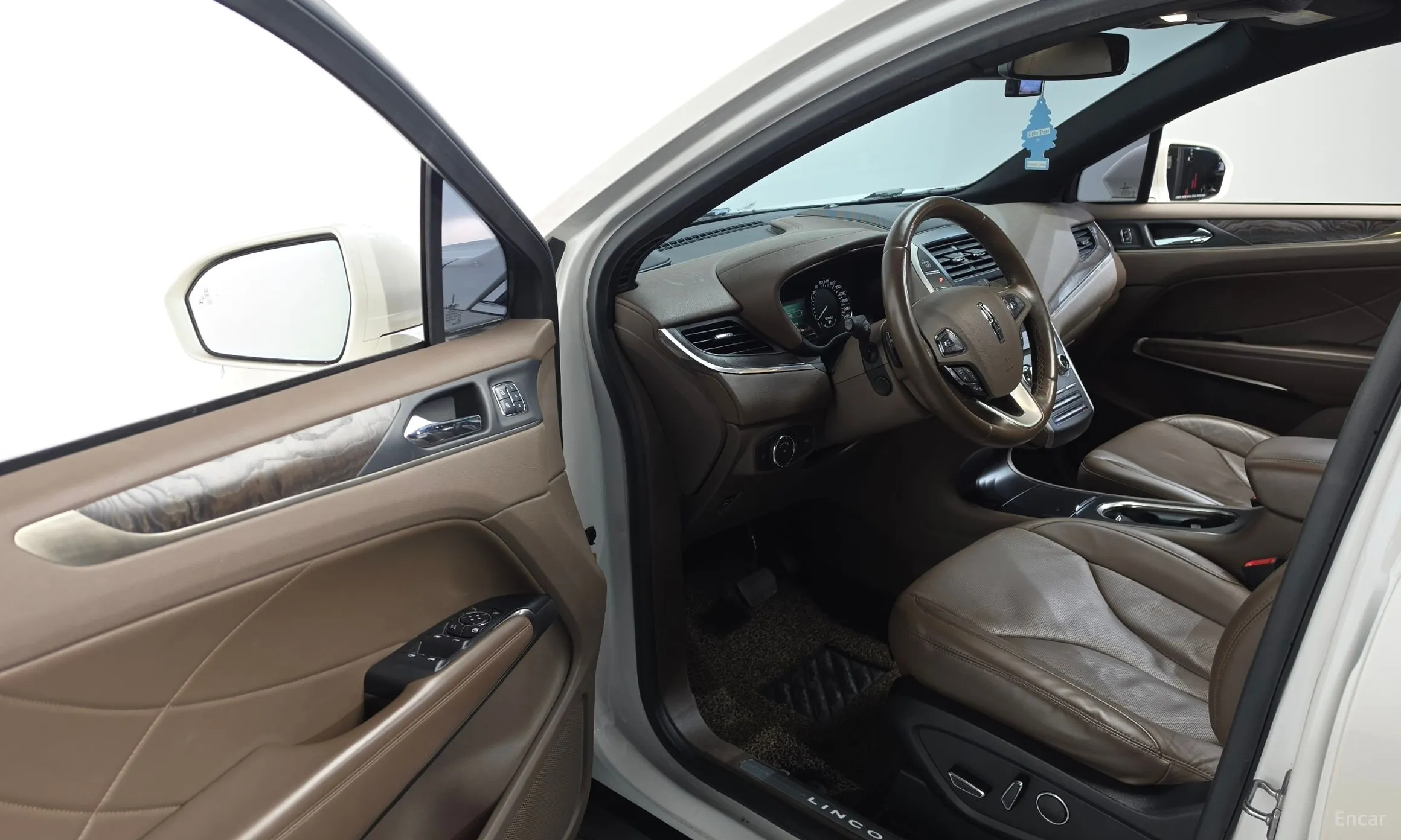 Lincoln MKC превью 10