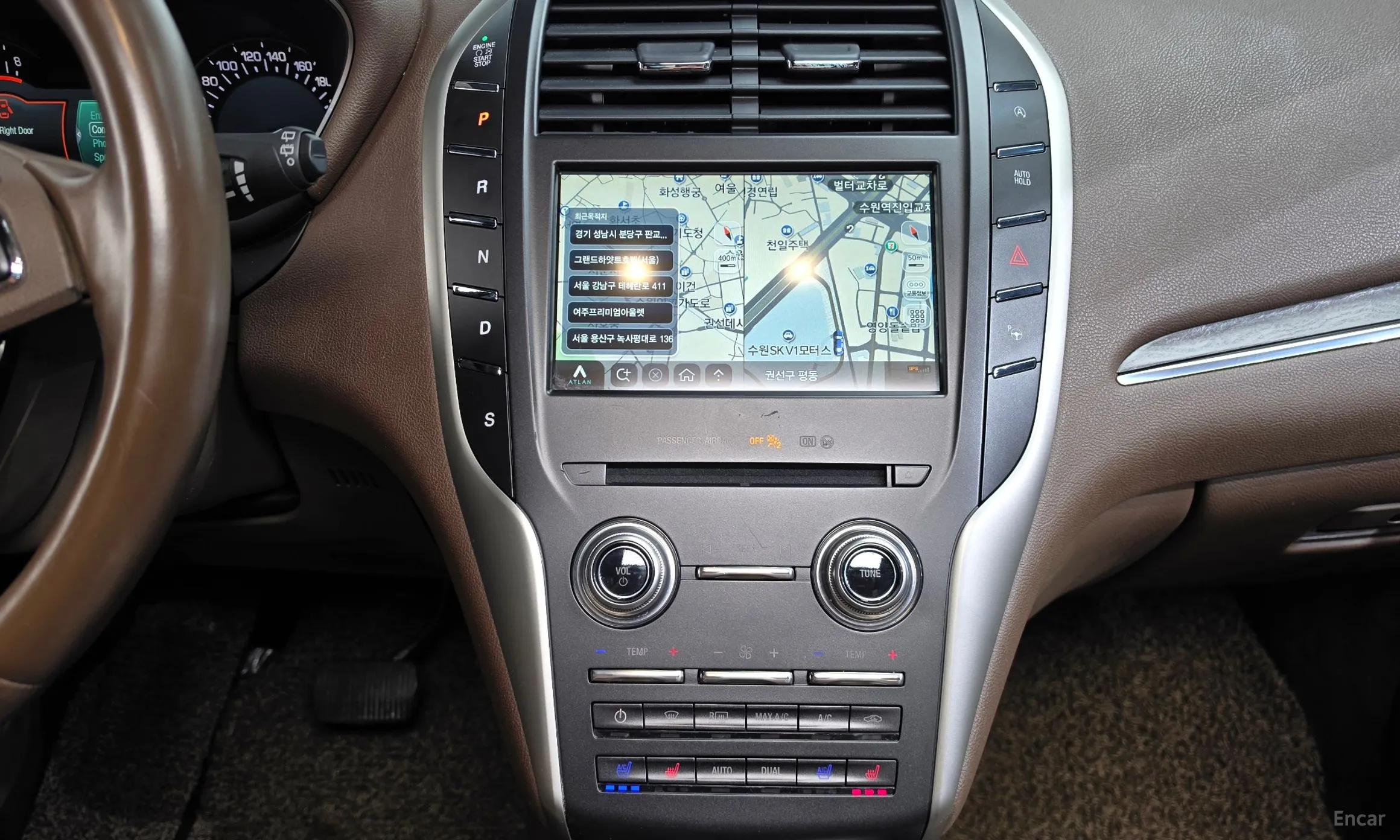 Lincoln MKC превью 13