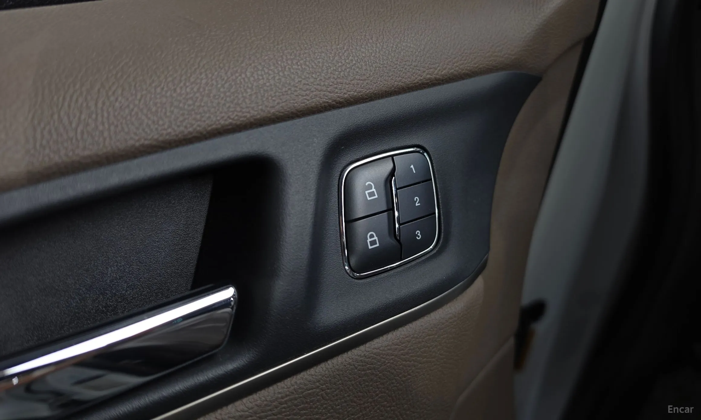 Lincoln MKC превью 15