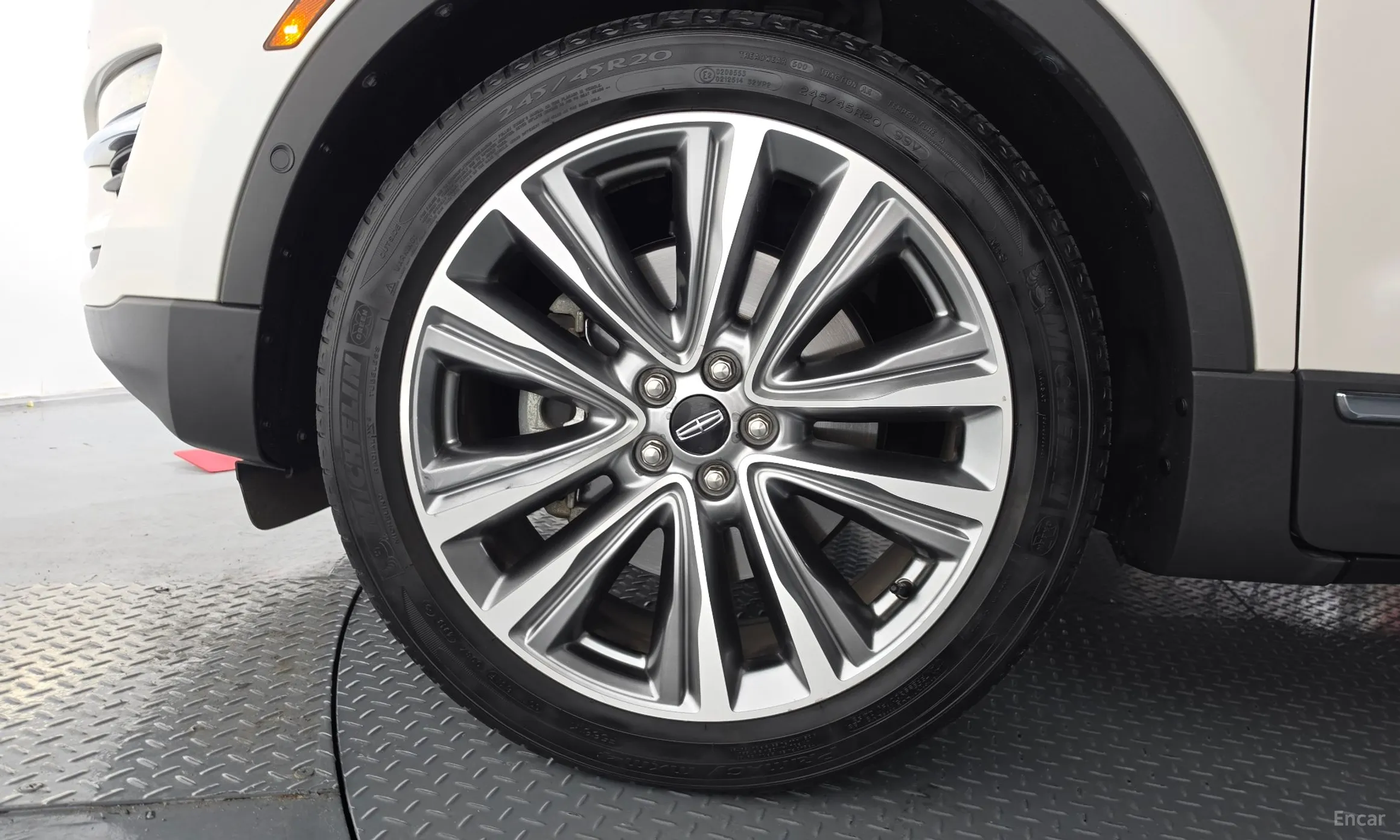 Lincoln MKC превью 5