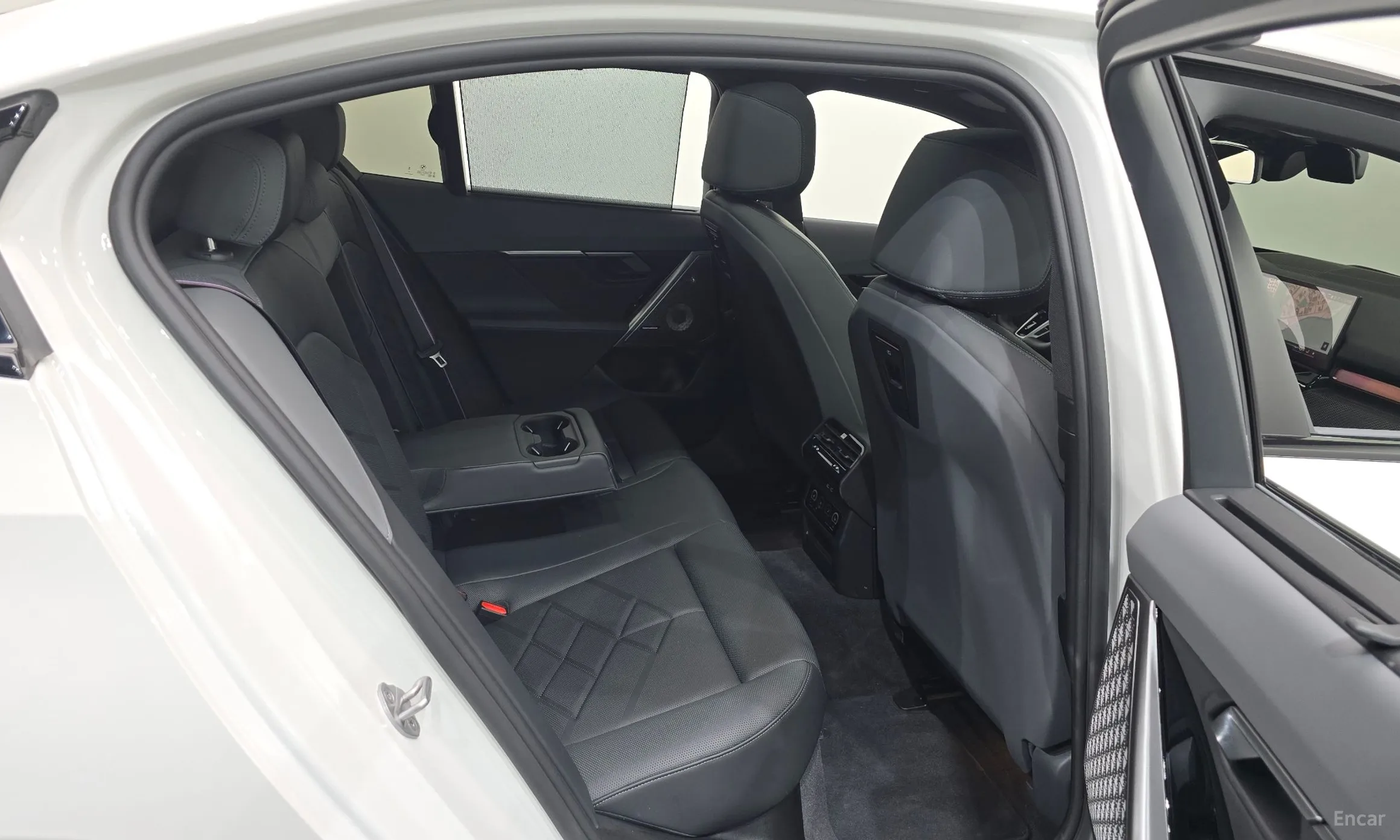 BMW 5 Series (G60) превью 11