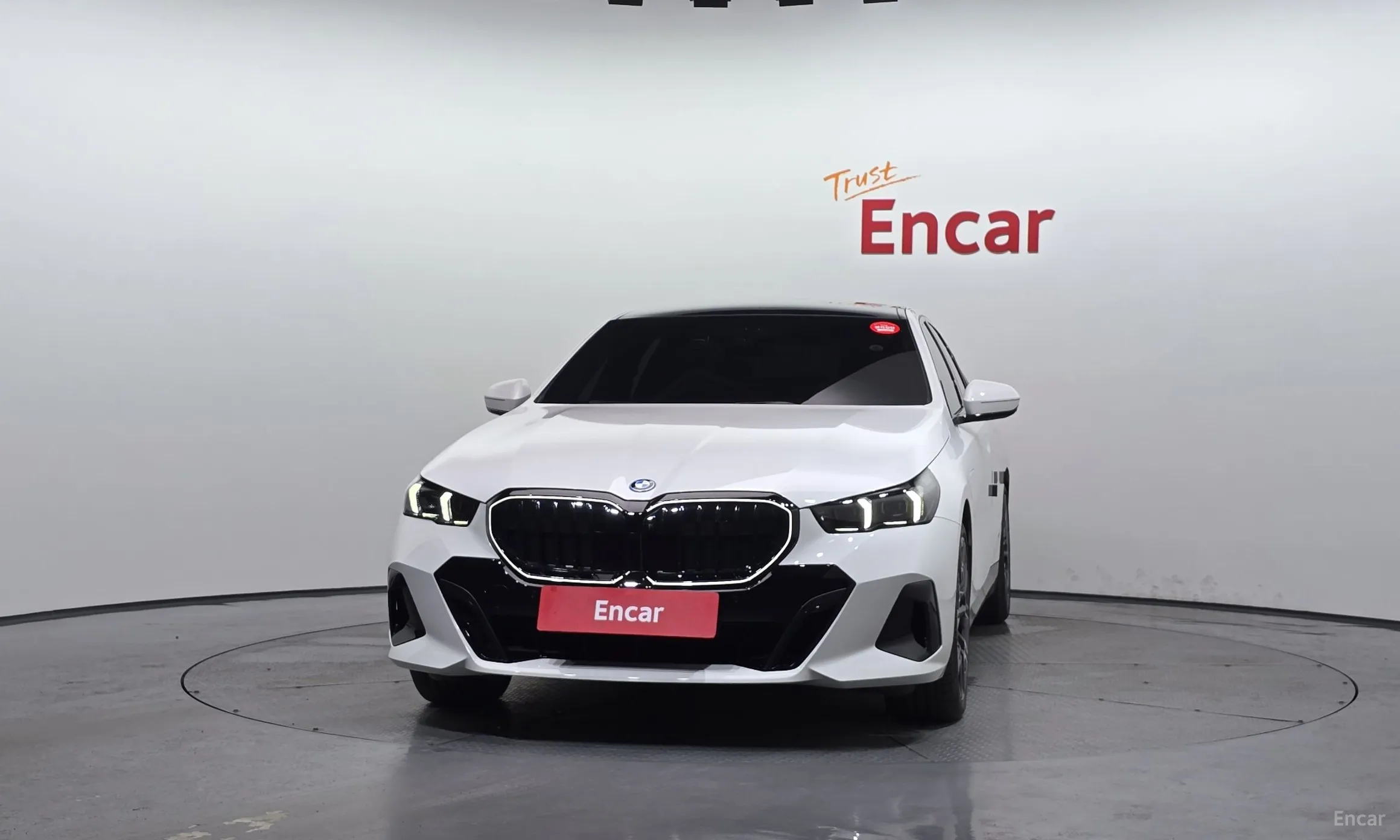 BMW 5 Series (G60) превью 3