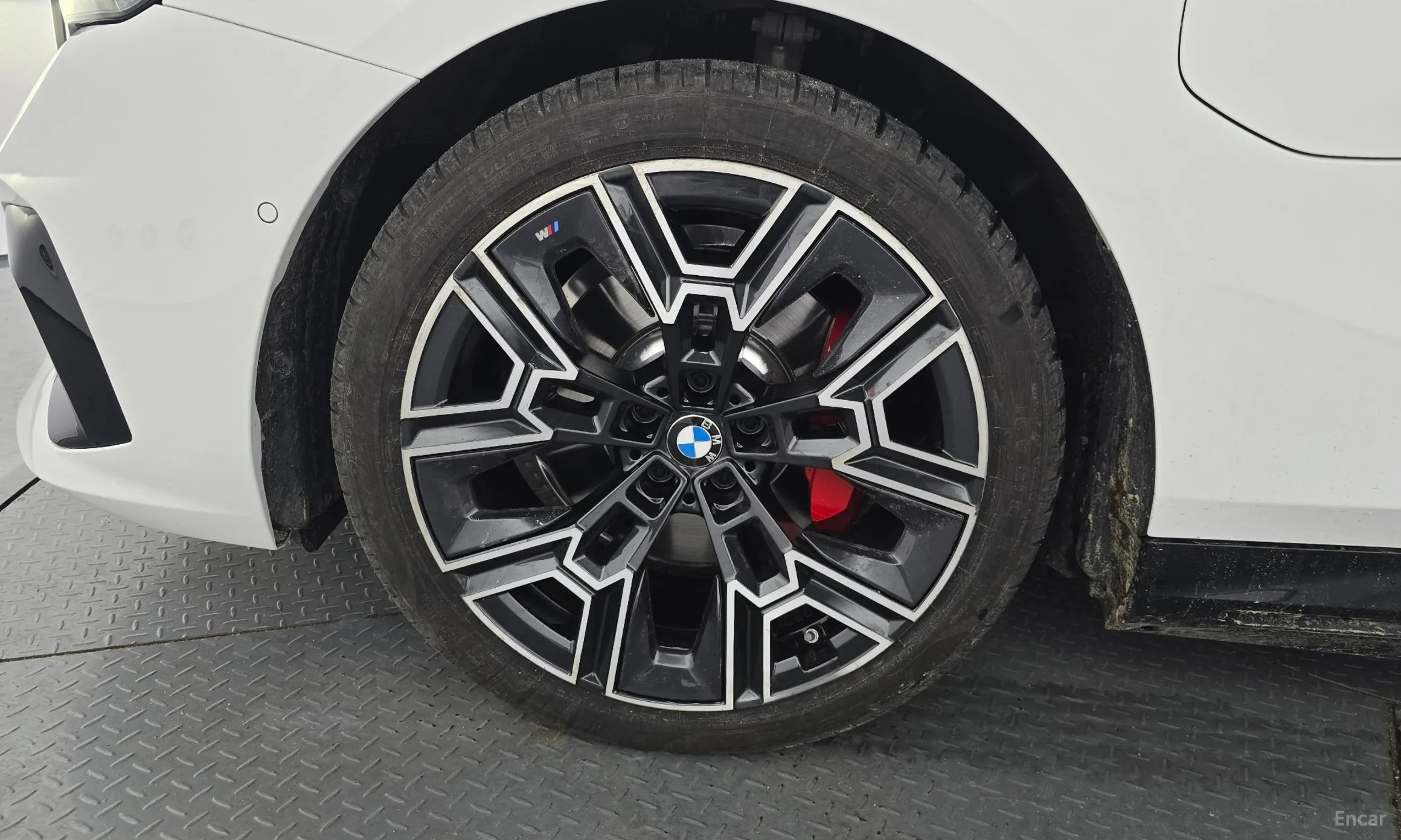BMW 5 Series (G60) превью 5