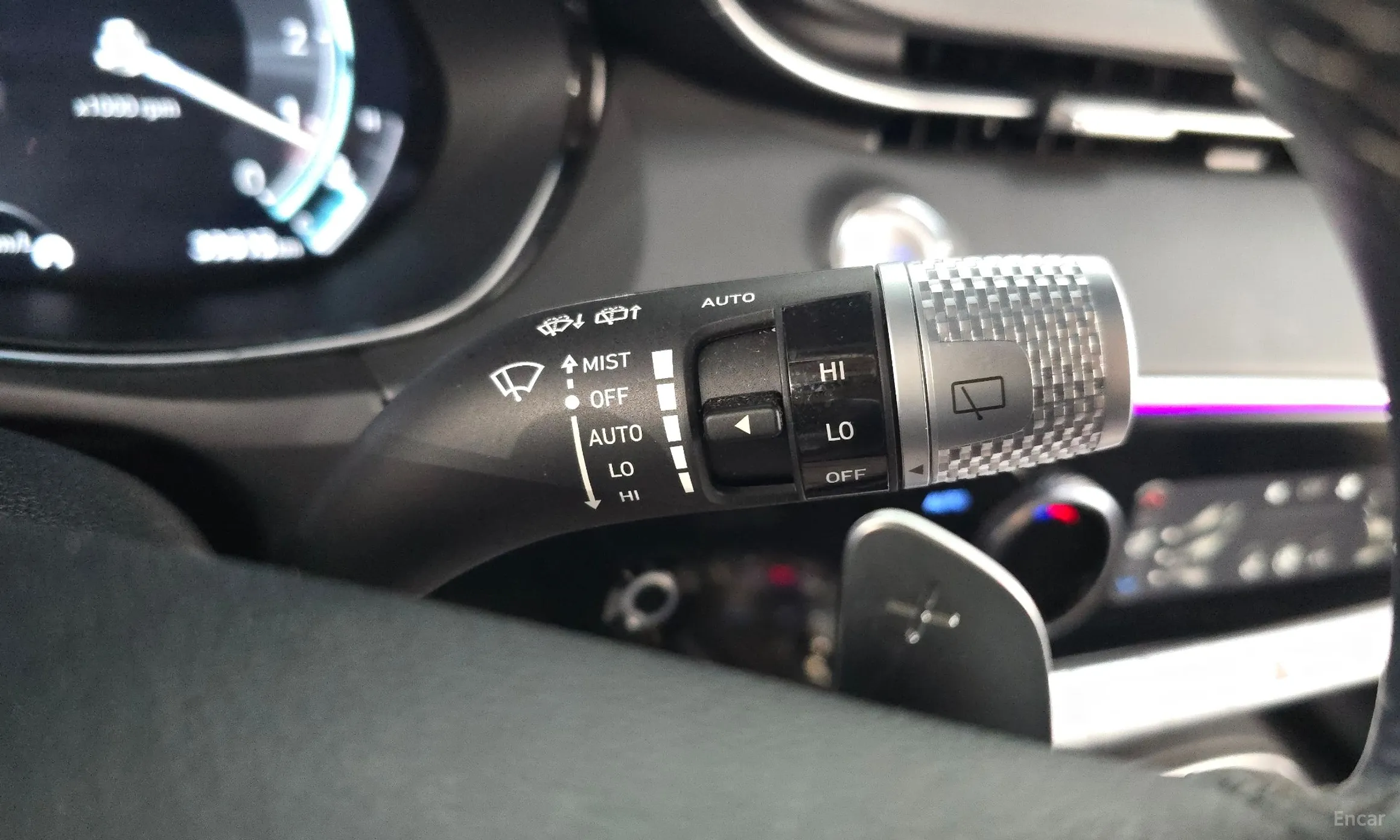 Genesis GV70 превью 18