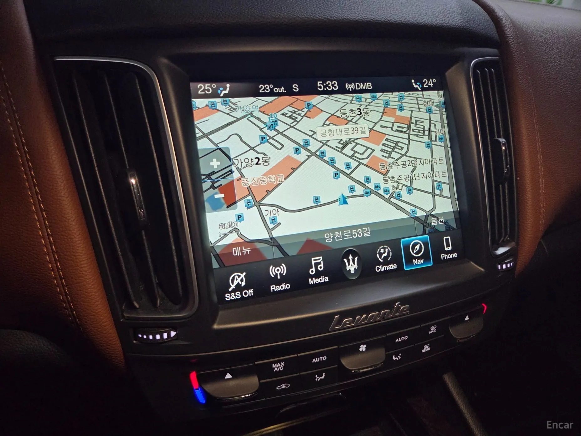 Maserati Levante превью 12