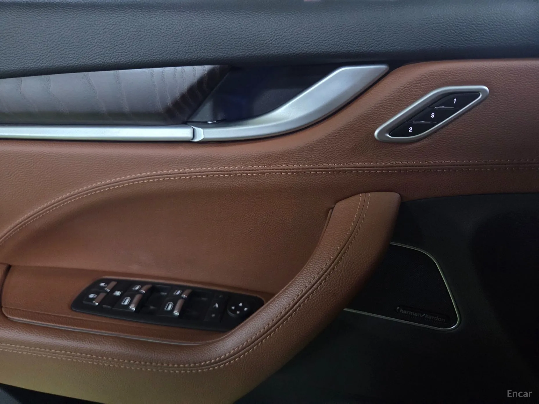 Maserati Levante превью 14