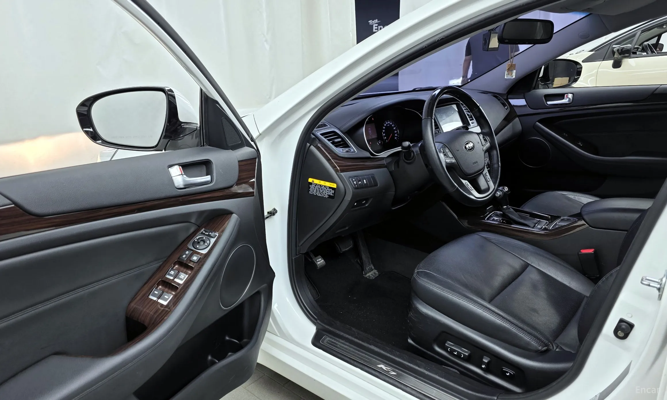 Kia K7 превью 10