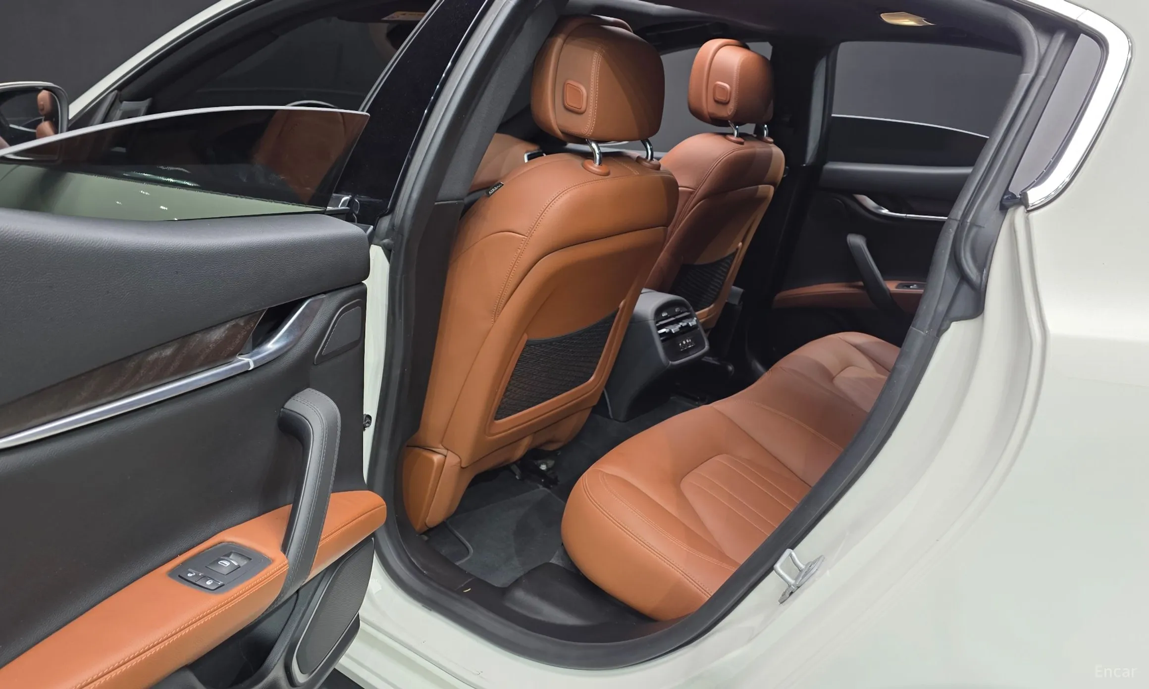 Maserati Ghibli превью 12