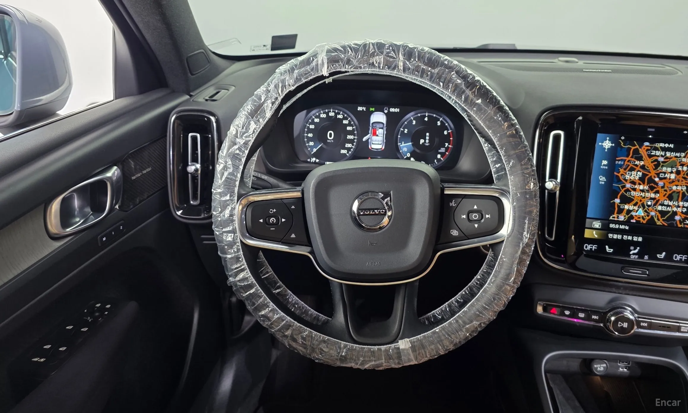 Volvo XC40 превью 13