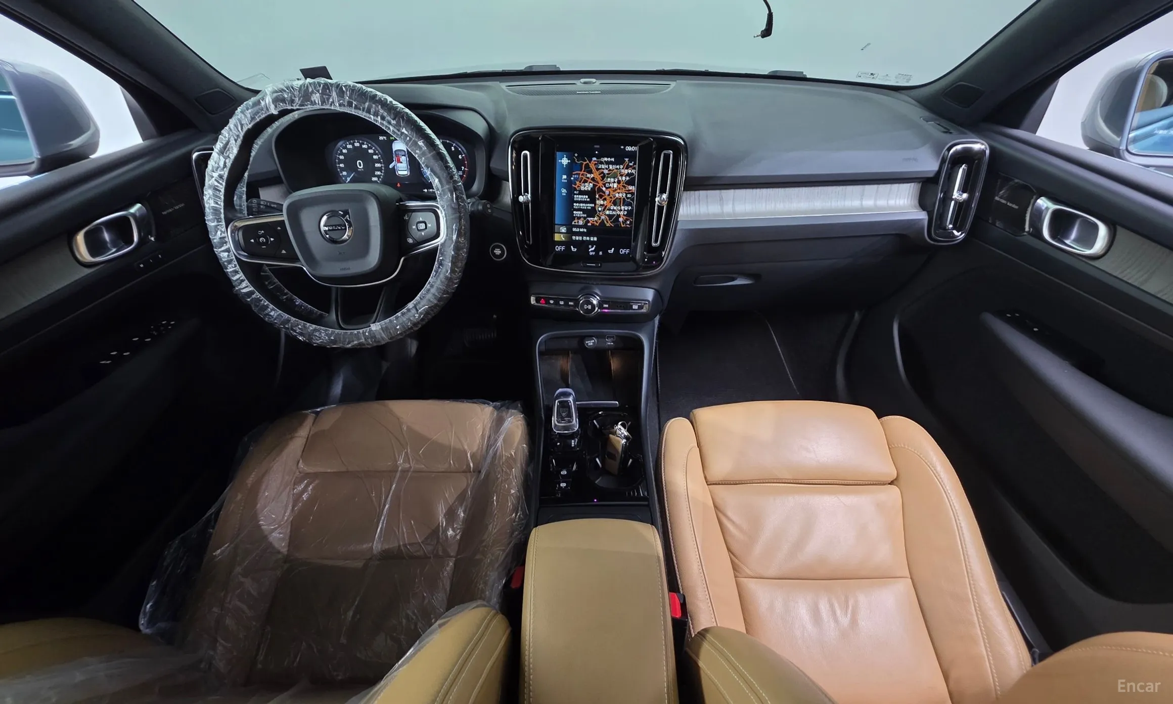 Volvo XC40 превью 7