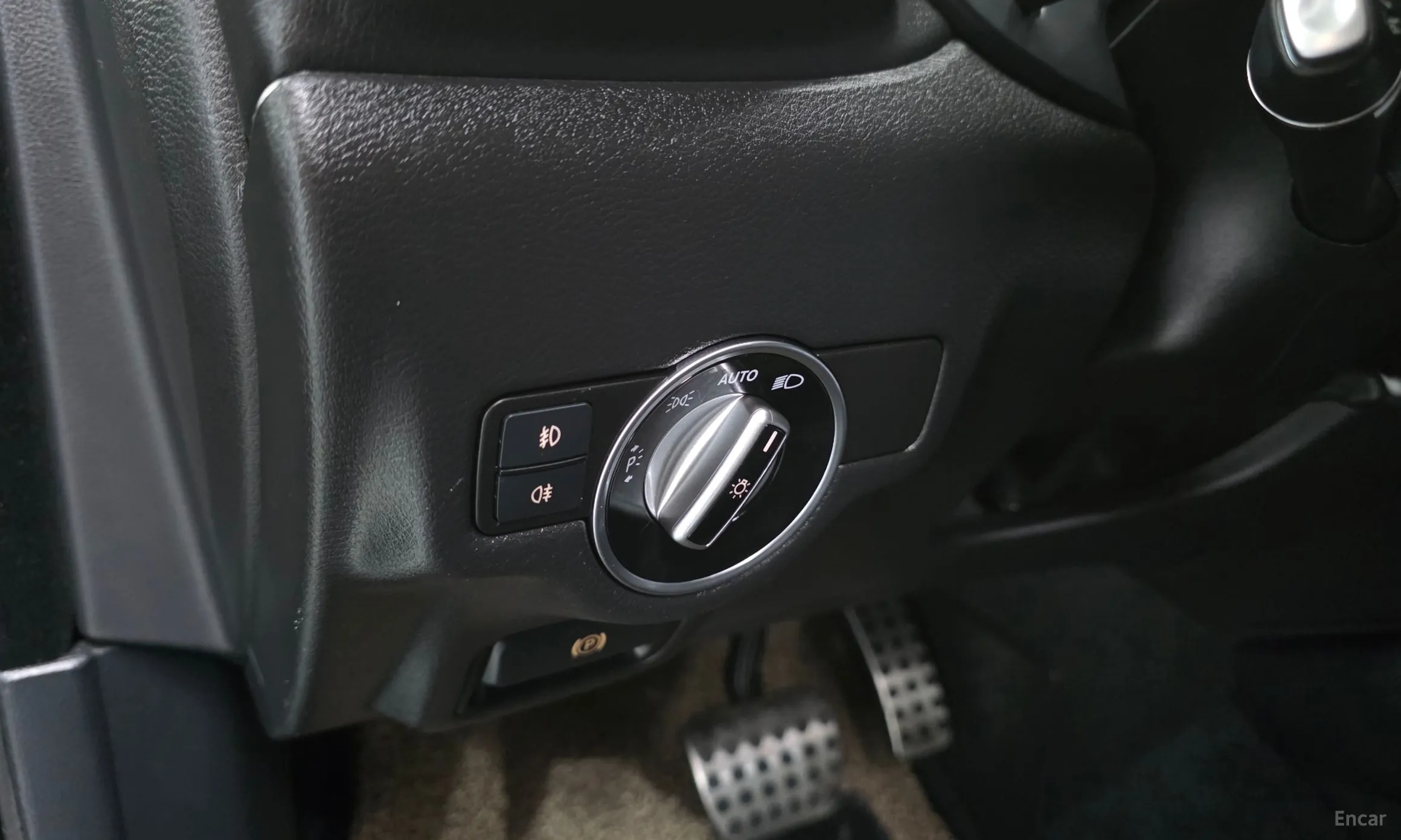 Infiniti Q30 превью 14