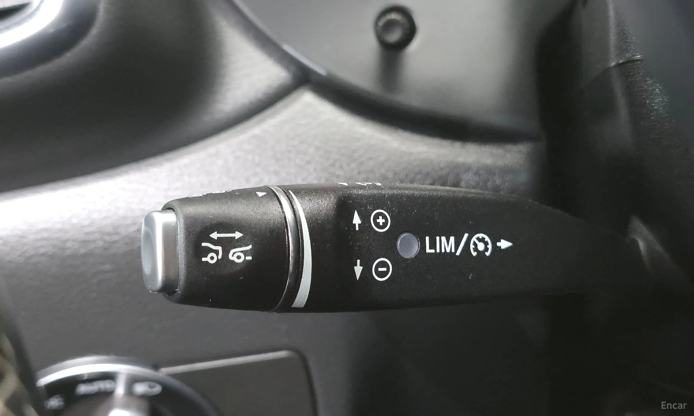 Infiniti Q30 превью 15