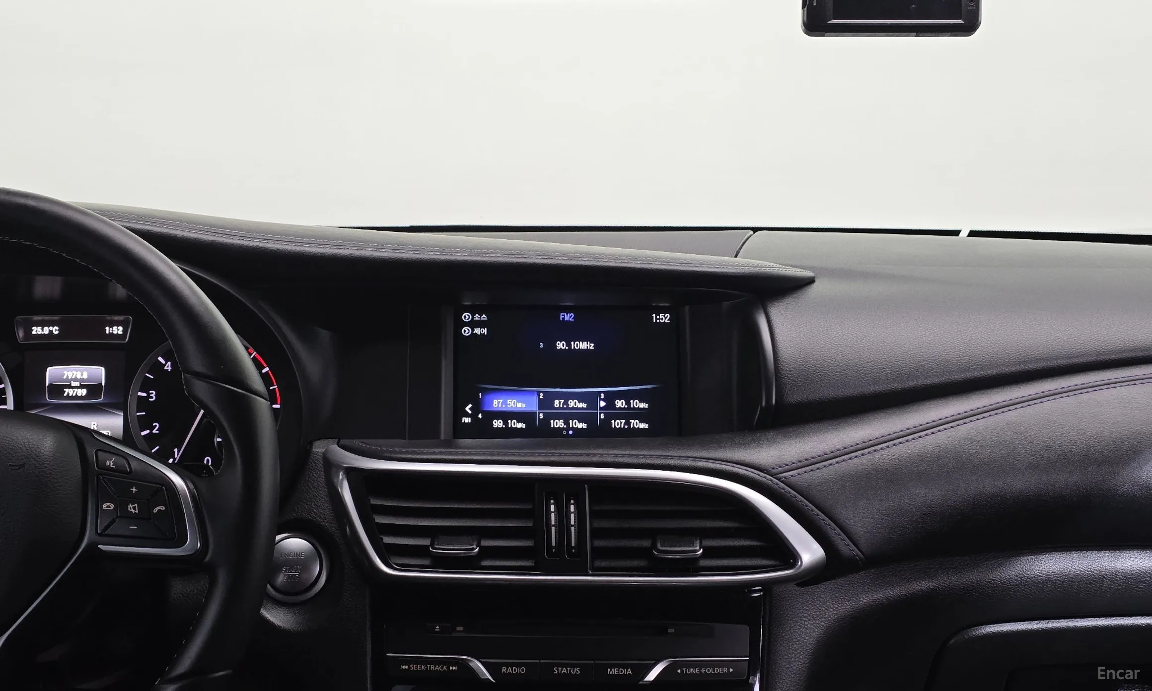 Infiniti Q30 превью 18