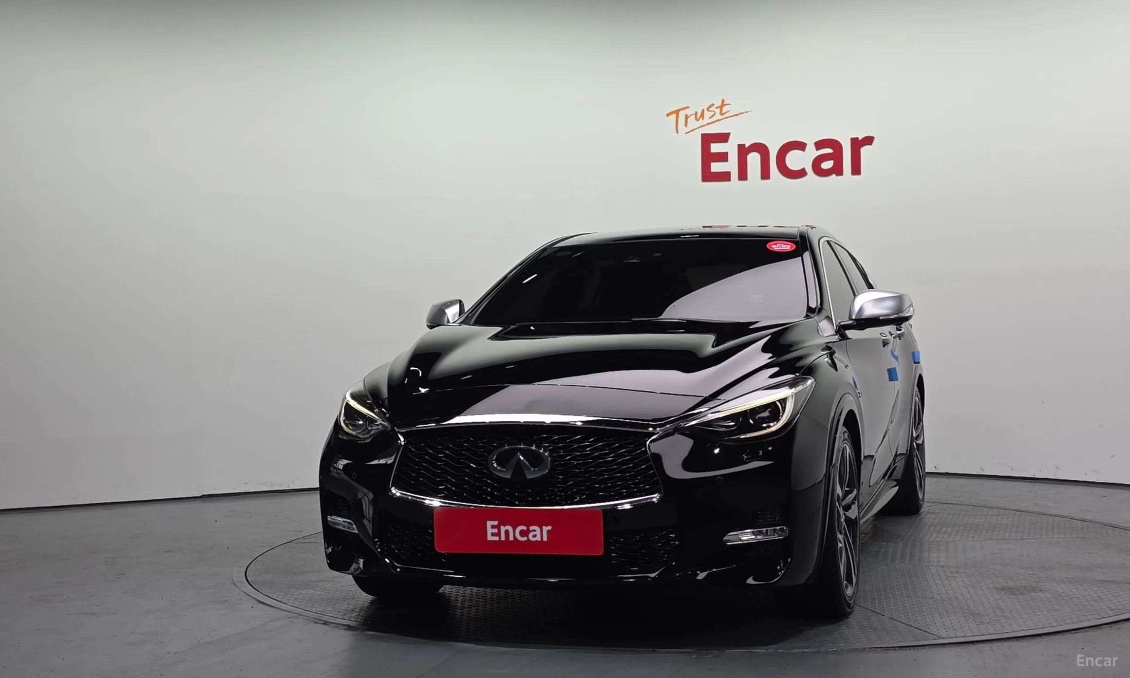 Infiniti Q30 превью 3