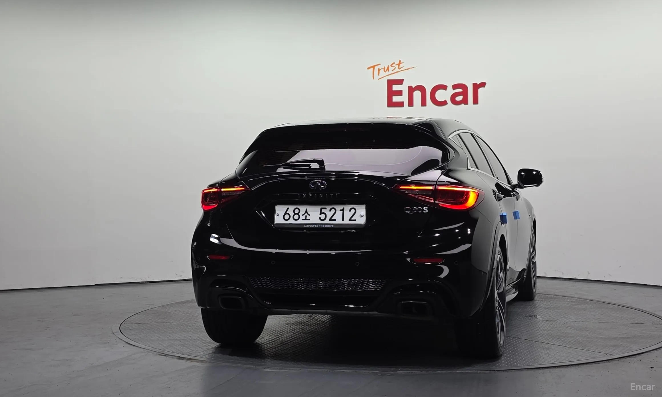 Infiniti Q30 превью 4