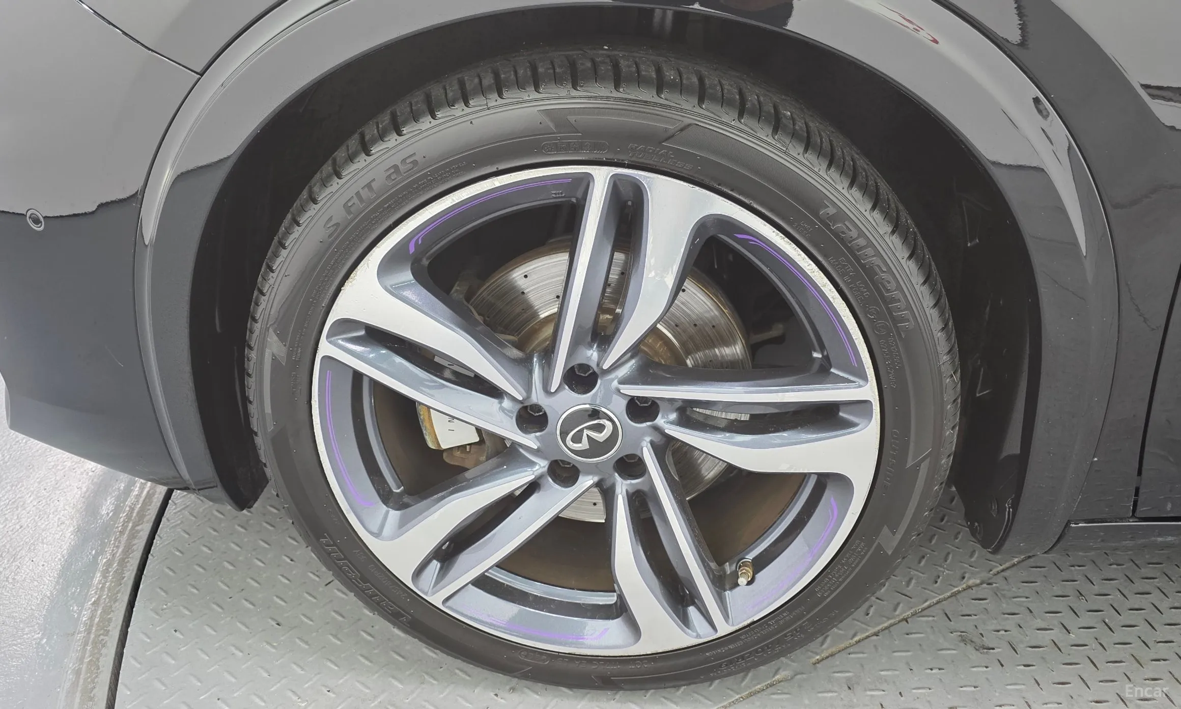 Infiniti Q30 превью 5