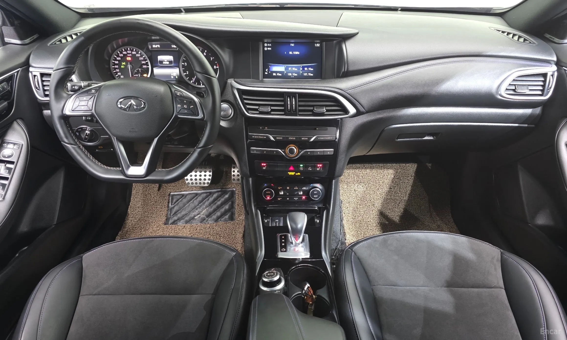 Infiniti Q30 превью 7