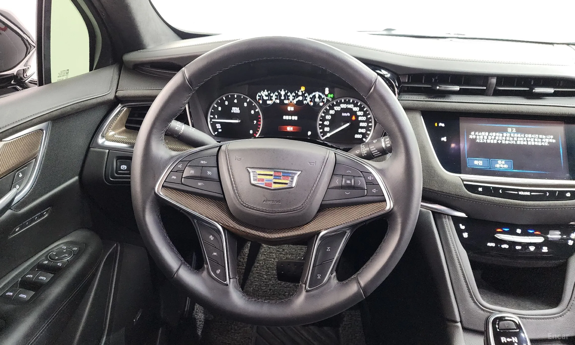 Cadillac XT5 превью 14