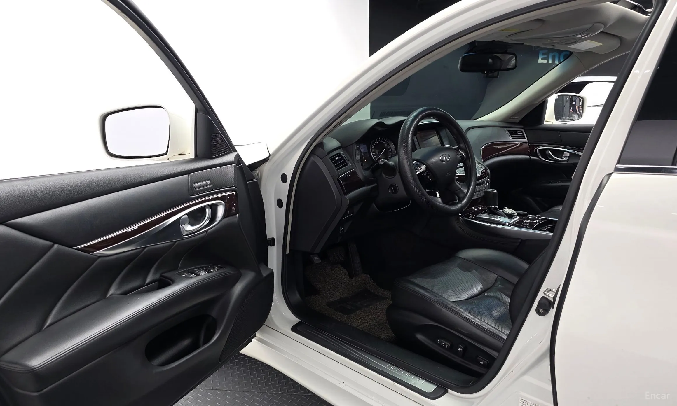 Infiniti M37 превью 10