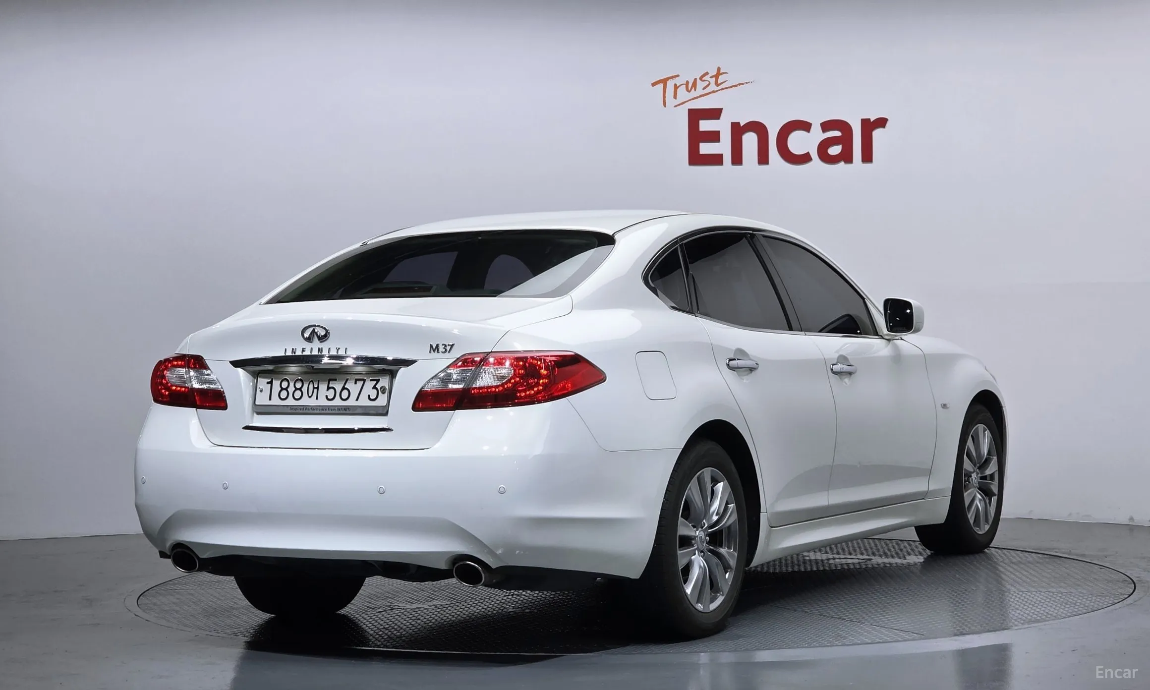 Infiniti M37