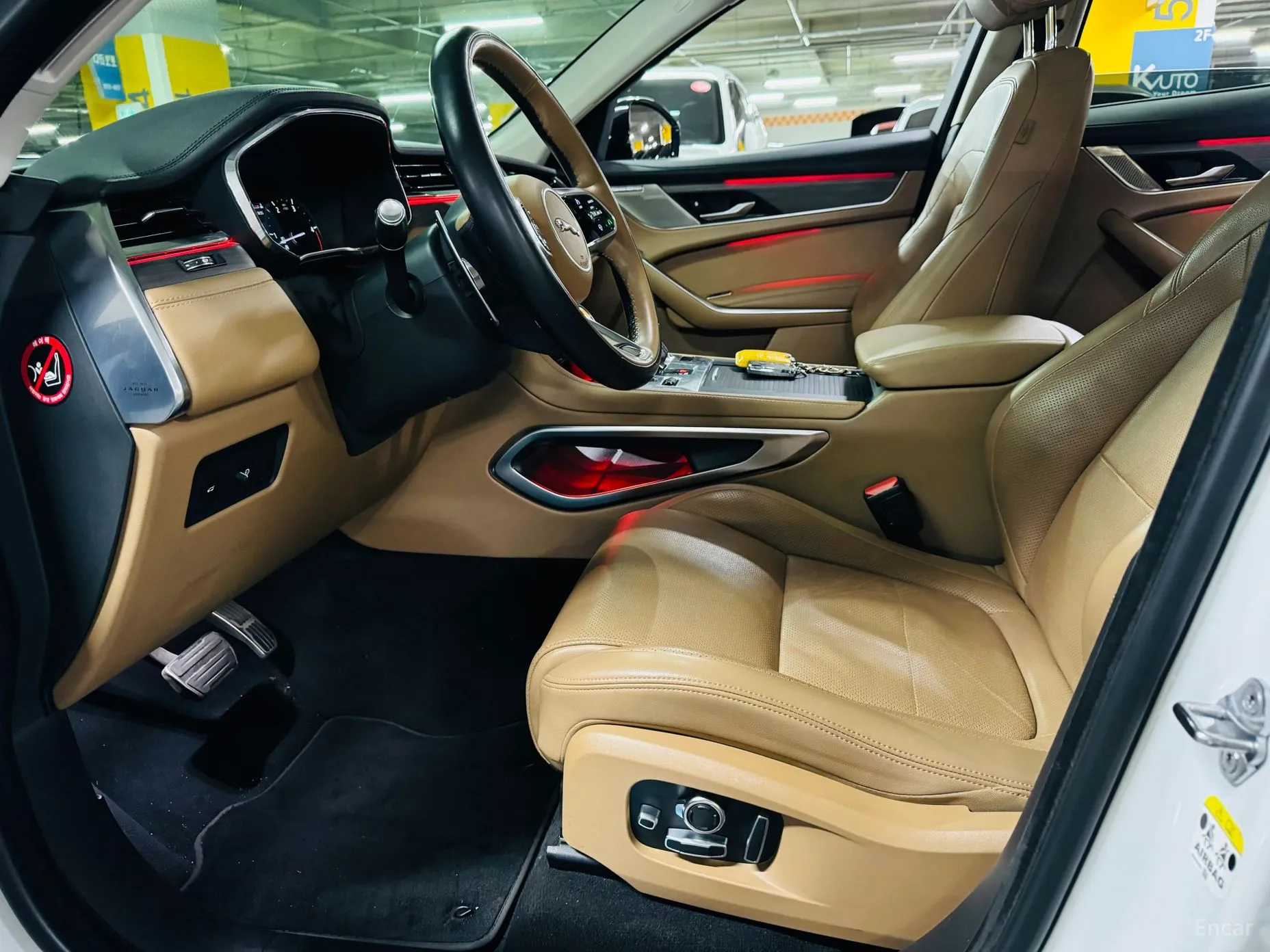Jaguar F-PACE превью 11