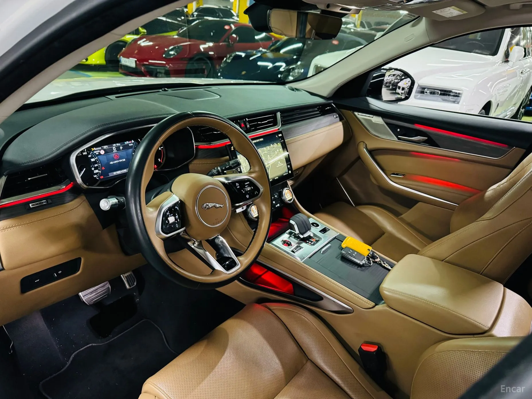 Jaguar F-PACE превью 12