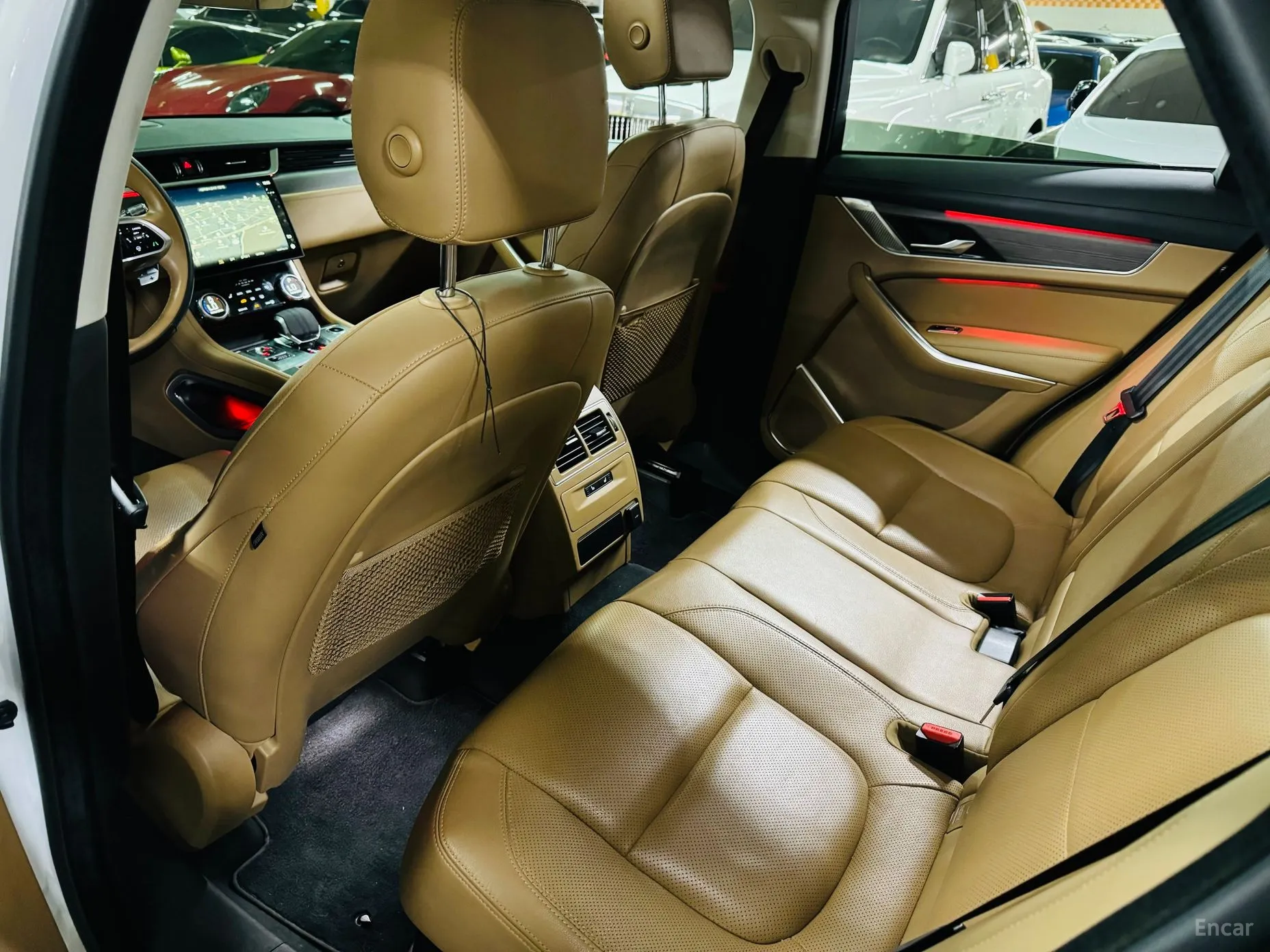 Jaguar F-PACE превью 13