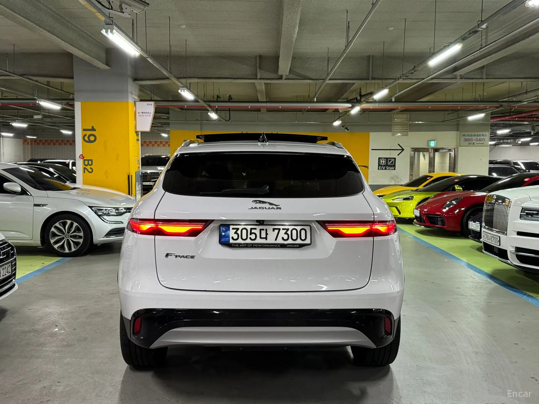 Jaguar F-PACE превью 3