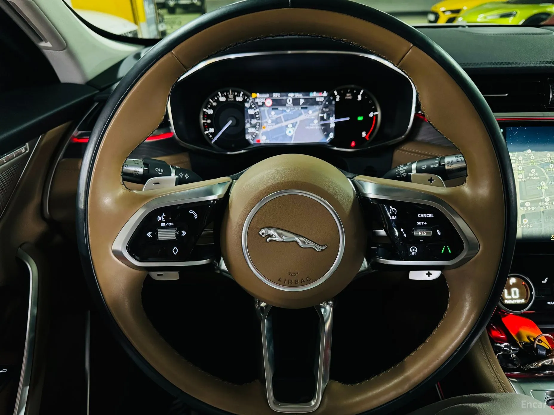 Jaguar F-PACE превью 8