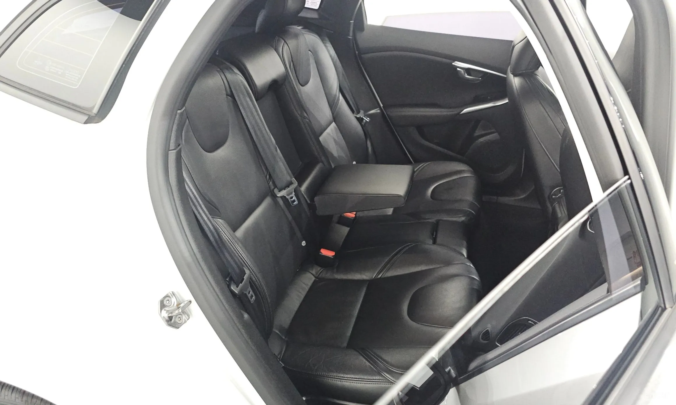 Volvo V40 превью 11