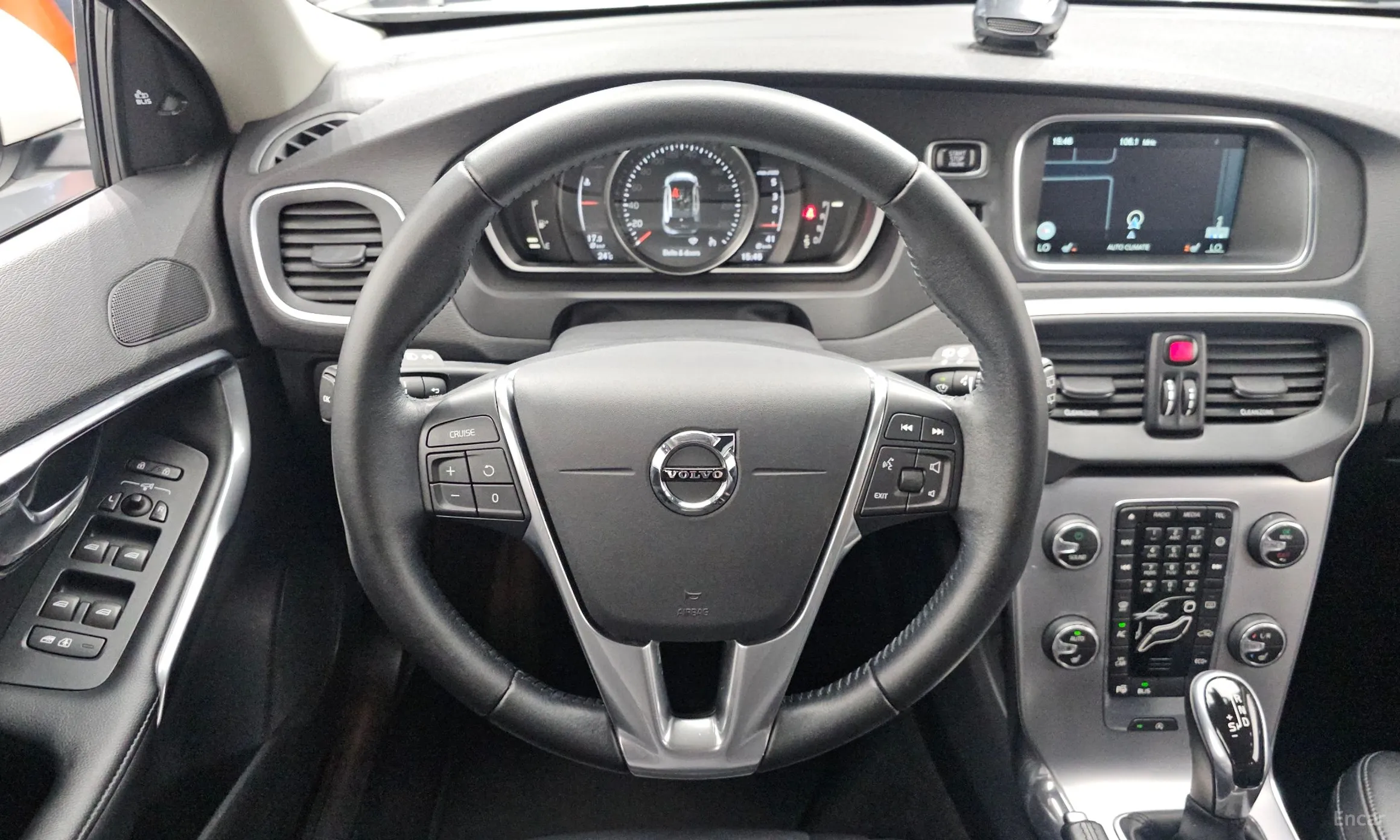 Volvo V40 превью 13