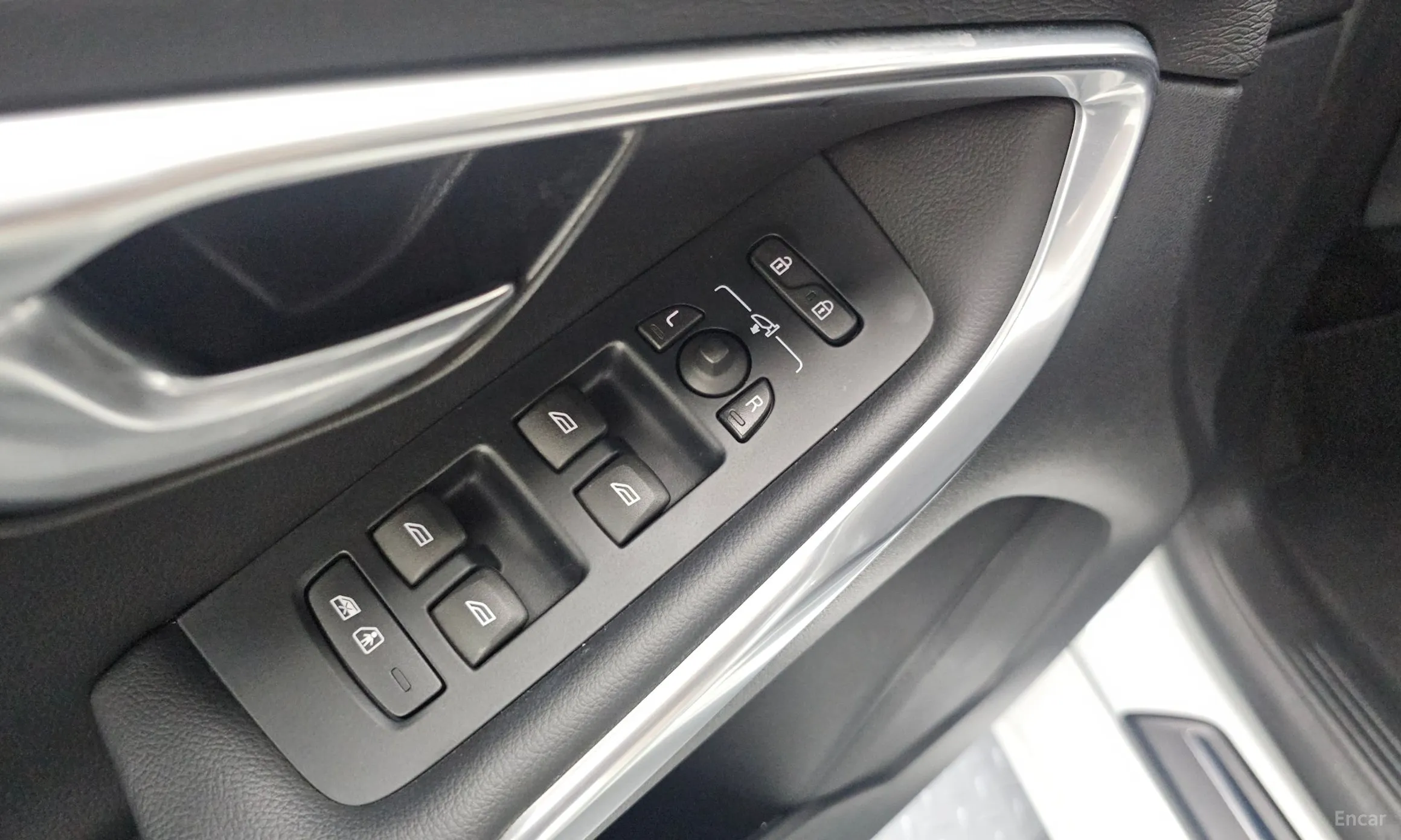 Volvo V40 превью 16
