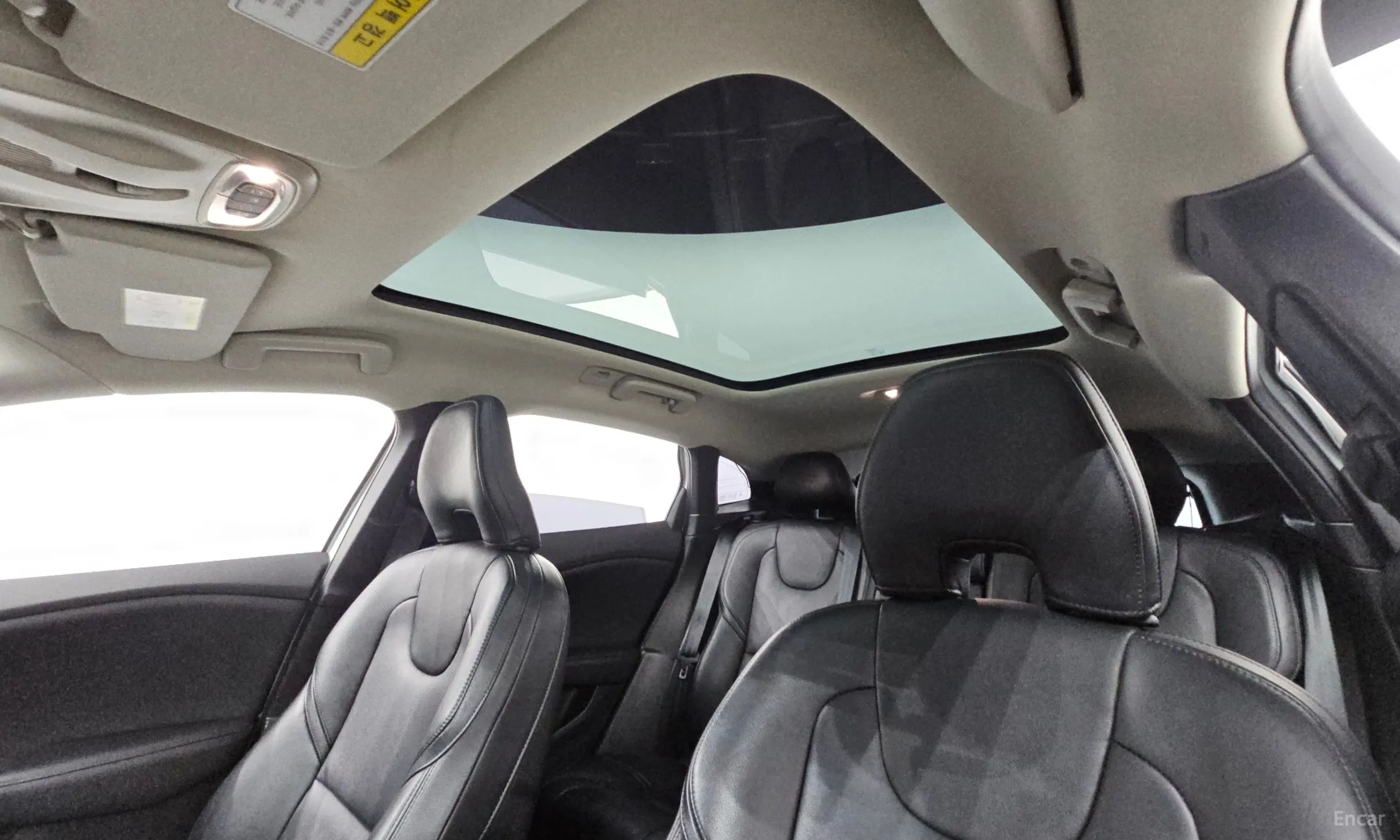 Volvo V40 превью 19