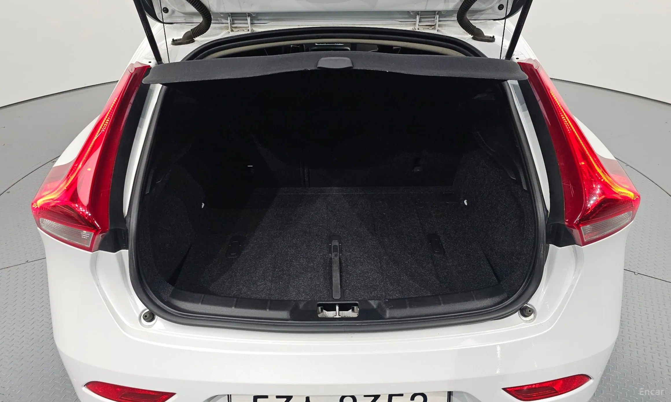Volvo V40 превью 20