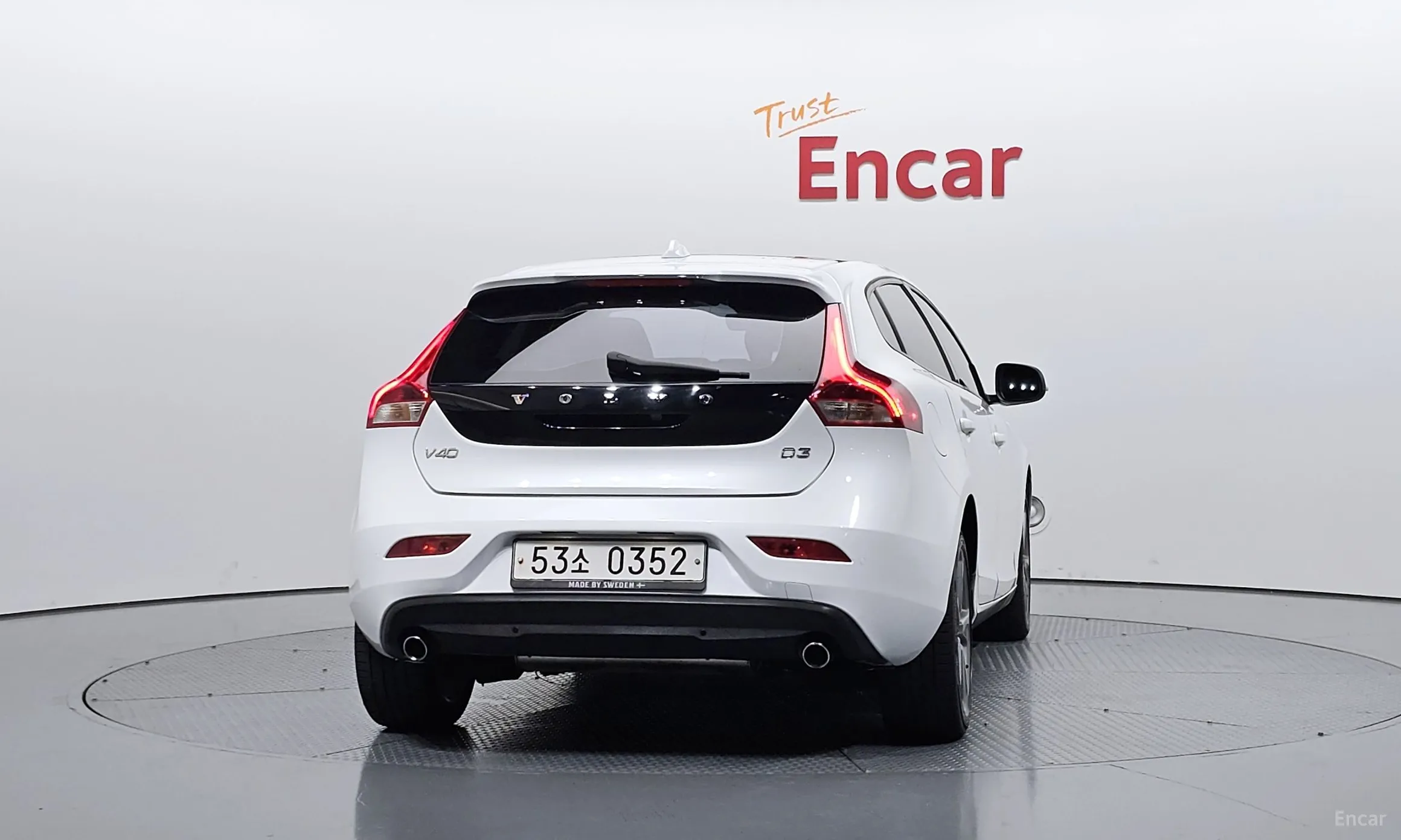 Volvo V40 превью 4