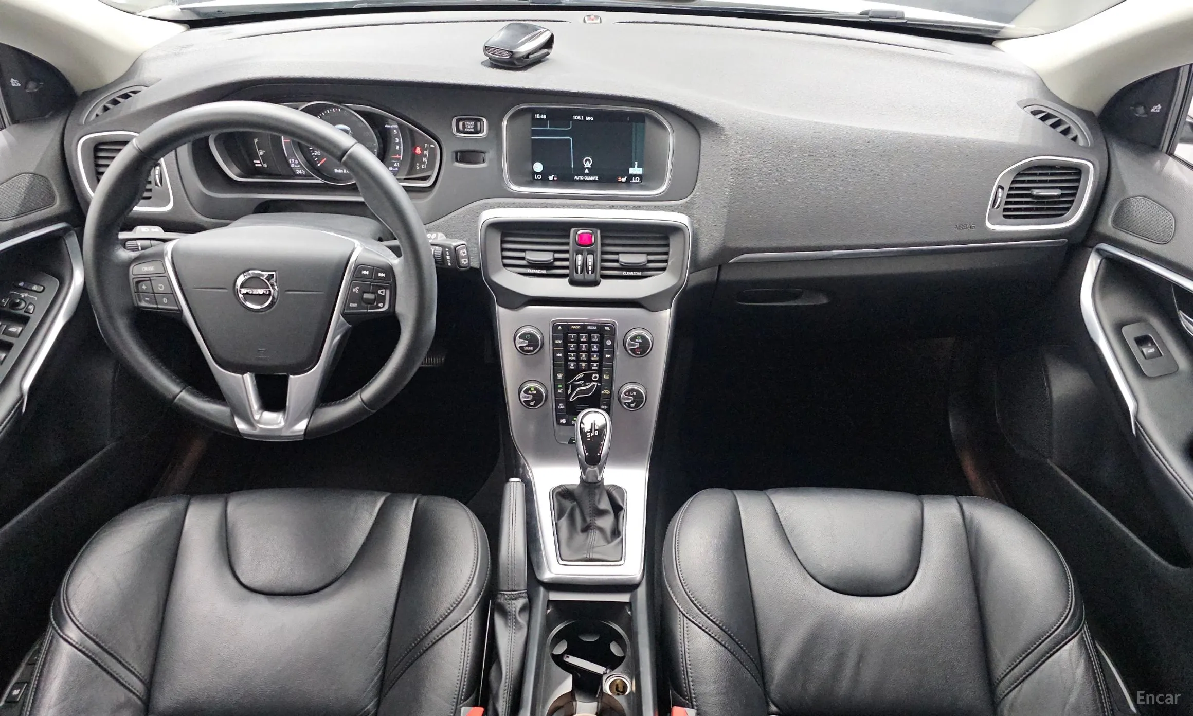 Volvo V40 превью 7